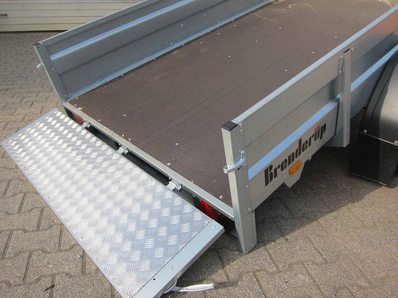 Brenderup 2260 WSB 258x153x40cm Stahl ankippbar Rampe extrabreit klappbare Vorderwand 1300kg - Přepravník stavebních strojů: obrázek 1 Brenderup 2260 WSB 258x153x40cm Stahl ankippbar Rampe extrabreit klappbare Vorderwand 1300kg - Přepravník stavebních strojů: obrázek 1