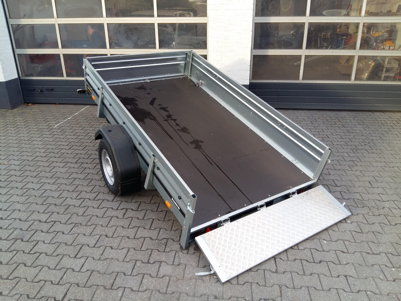 Brenderup 2300 WSB 301x153x40cm Stahl ankippbar Rampenklappe klappbare Vorderwand (M) 1300kg - Přepravník stavebních strojů: obrázek 1 Brenderup 2300 WSB 301x153x40cm Stahl ankippbar Rampenklappe klappbare Vorderwand (M) 1300kg - Přepravník stavebních strojů: obrázek 1