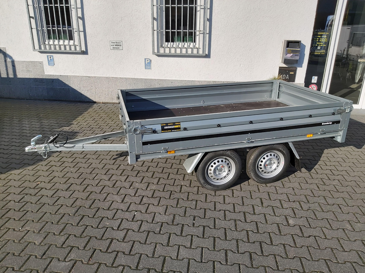 Brenderup 3251 STU 750 250x142x35cm Tandemachse 13" (S) 750kg - Přívěs plato/ Valník: obrázek 2 Brenderup 3251 STU 750 250x142x35cm Tandemachse 13" (S) 750kg - Přívěs plato/ Valník: obrázek 2