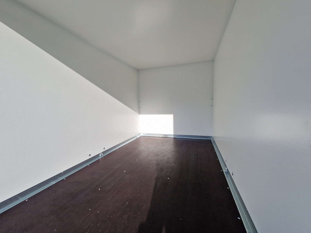 Brenderup Cargo Dynamic CD260 B R 260x153x150cm niedrig Heckrampe Wabenwände (S) 1300kg - Skříňový přívěs: obrázek 2 Brenderup Cargo Dynamic CD260 B R 260x153x150cm niedrig Heckrampe Wabenwände (S) 1300kg - Skříňový přívěs: obrázek 2