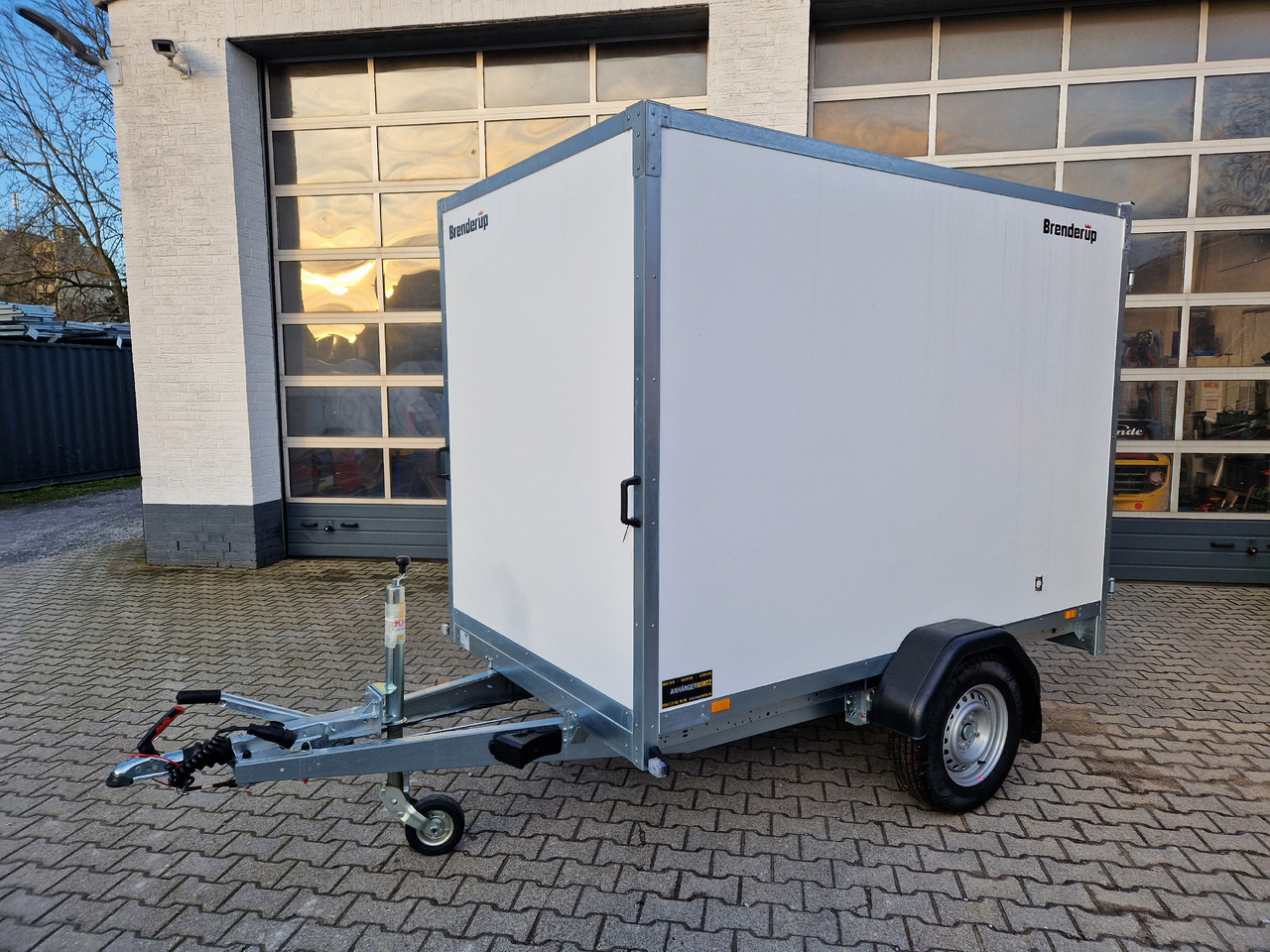 Brenderup Cargo Dynamic CD260 BD 260x150x185cm Hecktüren Wabenwände (S) 1300kg - Skříňový přívěs: obrázek 1 Brenderup Cargo Dynamic CD260 BD 260x150x185cm Hecktüren Wabenwände (S) 1300kg - Skříňový přívěs: obrázek 1