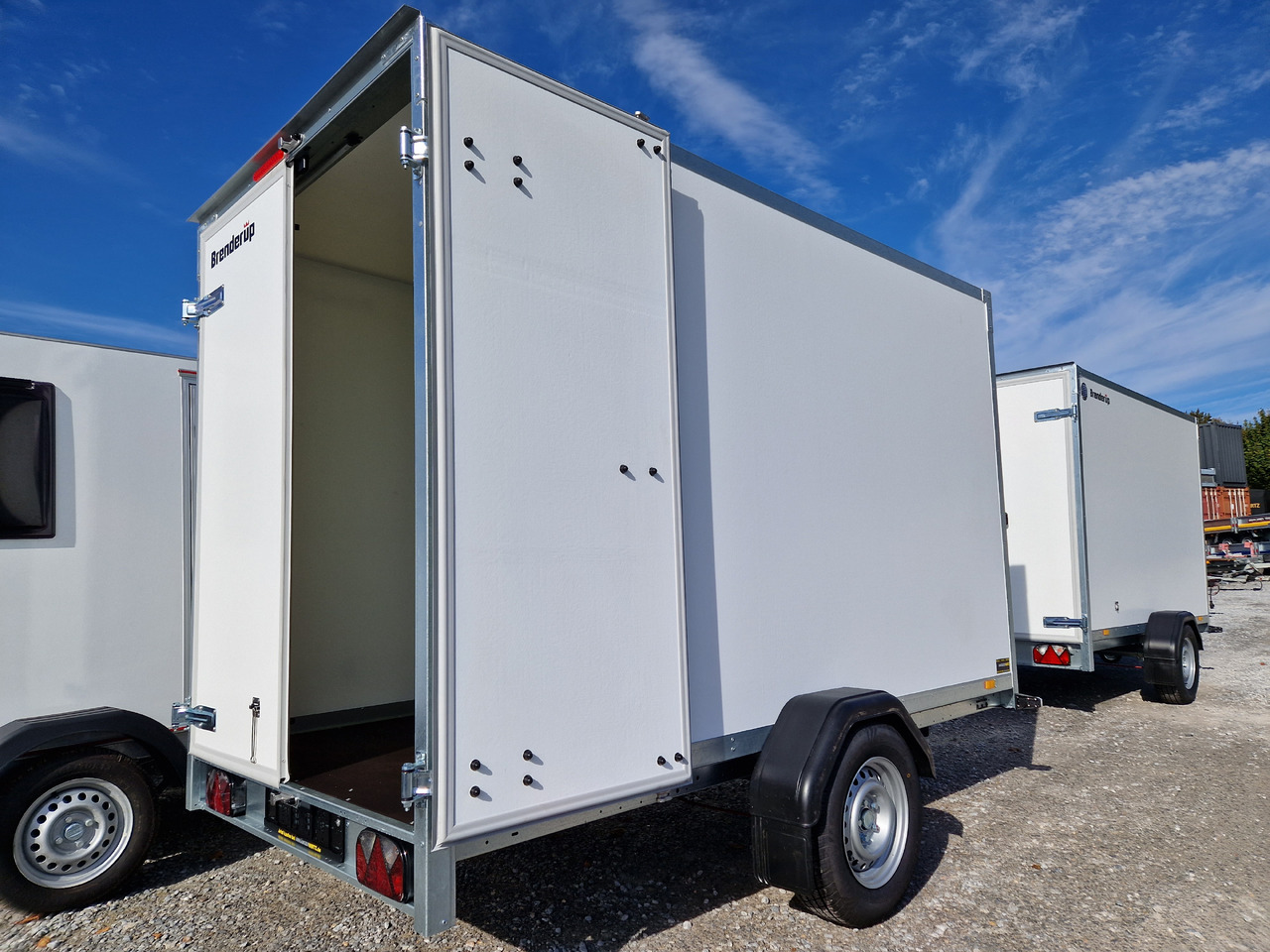 Brenderup Cargo Dynamic CD300 BD 300x155x185cm Hecktüren Wabenwände (M) 1300kg - Skříňový přívěs: obrázek 2 Brenderup Cargo Dynamic CD300 BD 300x155x185cm Hecktüren Wabenwände (M) 1300kg - Skříňový přívěs: obrázek 2