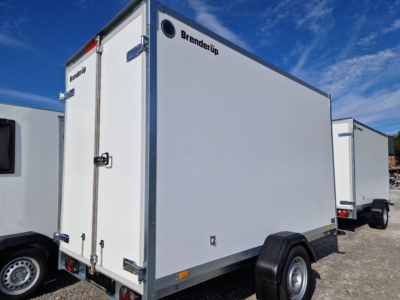 Brenderup Cargo Dynamic CD300 BD 300x155x185cm Hecktüren Wabenwände (M) 1300kg - Skříňový přívěs: obrázek 3 Brenderup Cargo Dynamic CD300 BD 300x155x185cm Hecktüren Wabenwände (M) 1300kg - Skříňový přívěs: obrázek 3