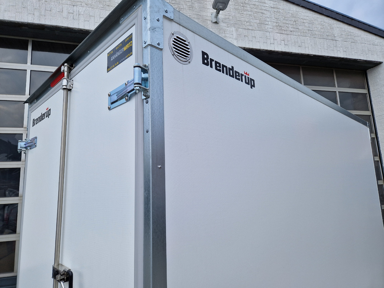 Brenderup Cargo Dynamic CD300 TB D 300x155x185cm Hecktüren Wabenwände (M) 2000kg - Skříňový přívěs: obrázek 5 Brenderup Cargo Dynamic CD300 TB D 300x155x185cm Hecktüren Wabenwände (M) 2000kg - Skříňový přívěs: obrázek 5