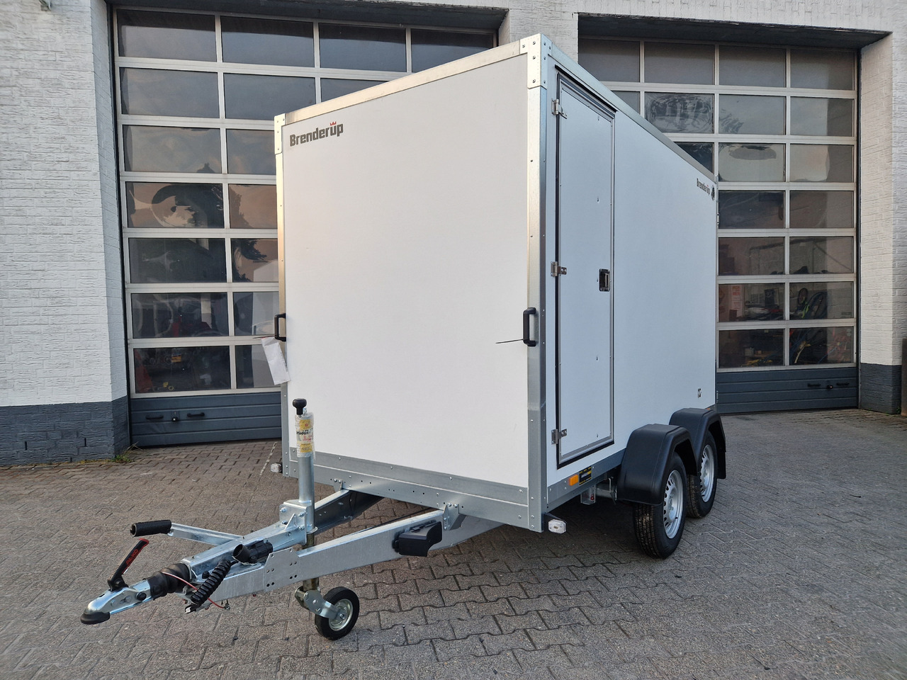 Brenderup Cargo Dynamic CD300 TB D ST SK 300x155x185cm Heck Seitentür Serviceklappe Wabe (M) 2000kg - Prodejní přívěs: obrázek 3 Brenderup Cargo Dynamic CD300 TB D ST SK 300x155x185cm Heck Seitentür Serviceklappe Wabe (M) 2000kg - Prodejní přívěs: obrázek 3