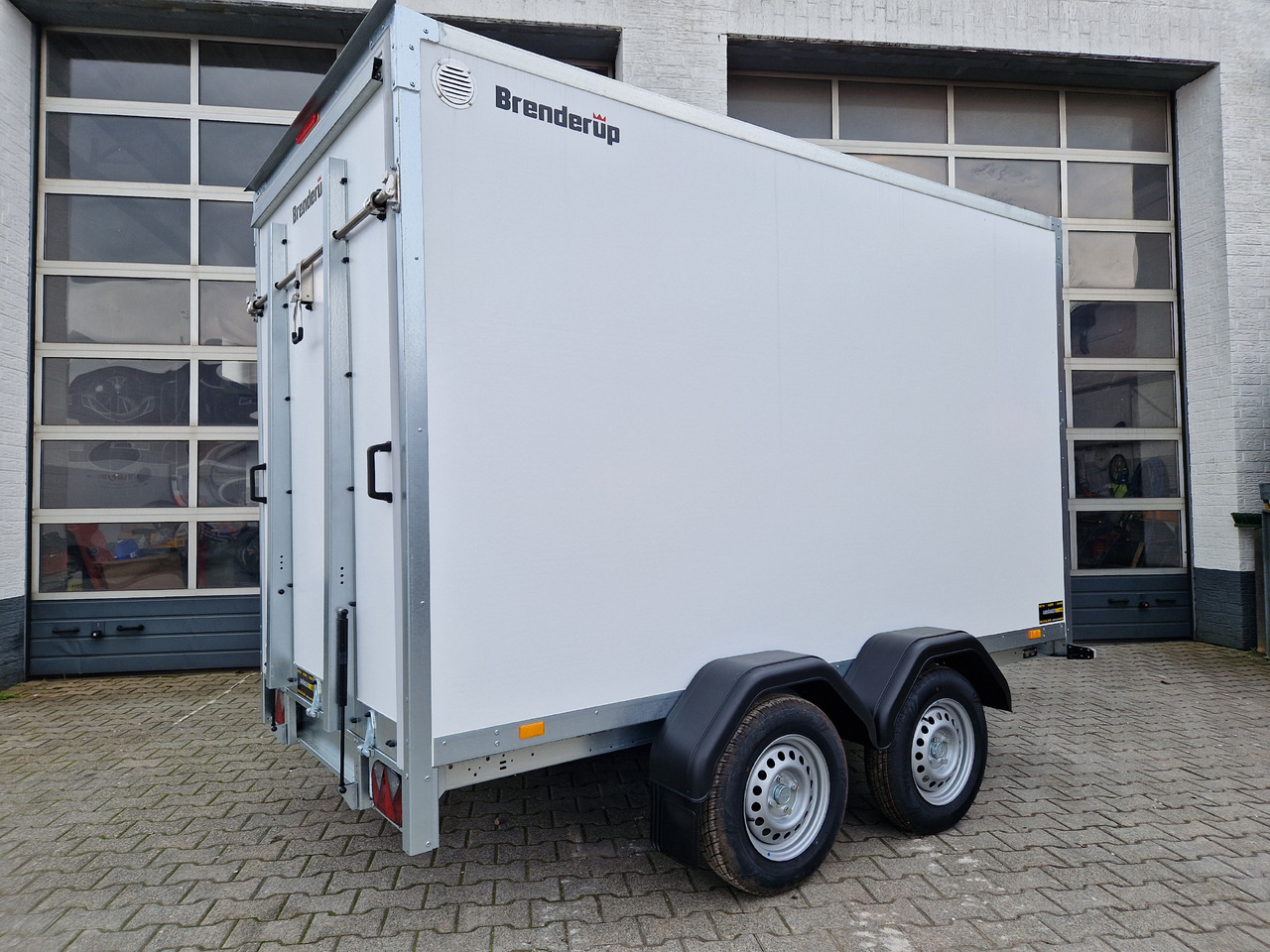 Brenderup Cargo Dynamic CD300 TB R 300x150x185cm Heckrampe Wabenwände (M) 2000kg - Skříňový přívěs: obrázek 4 Brenderup Cargo Dynamic CD300 TB R 300x150x185cm Heckrampe Wabenwände (M) 2000kg - Skříňový přívěs: obrázek 4