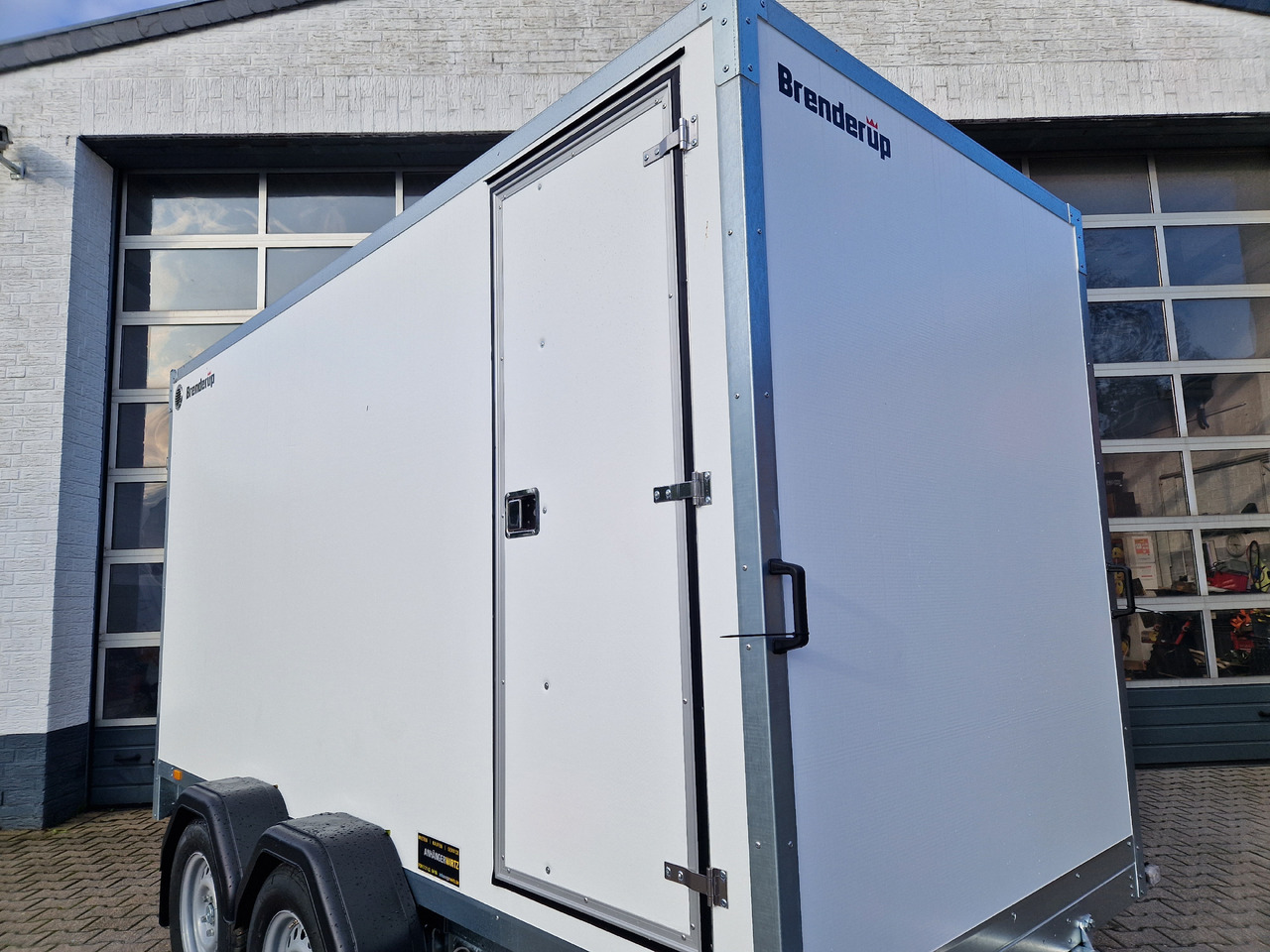 Přepravník motocyklů Brenderup Cargo Dynamic CD350 TB R ST 350x155x185cm Heckrampe Seitentür Wabenwände (L) 2500kg: obrázek 10