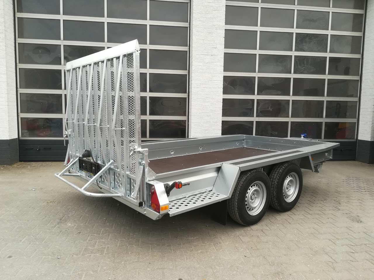 Brenderup MT 3651 MT3600 STB 3500 365x180x27cm Auffahrklappe Löffelablage (L) 3500kg Modell 2025 - Přepravník stavebních strojů: obrázek 4 Brenderup MT 3651 MT3600 STB 3500 365x180x27cm Auffahrklappe Löffelablage (L) 3500kg Modell 2025 - Přepravník stavebních strojů: obrázek 4