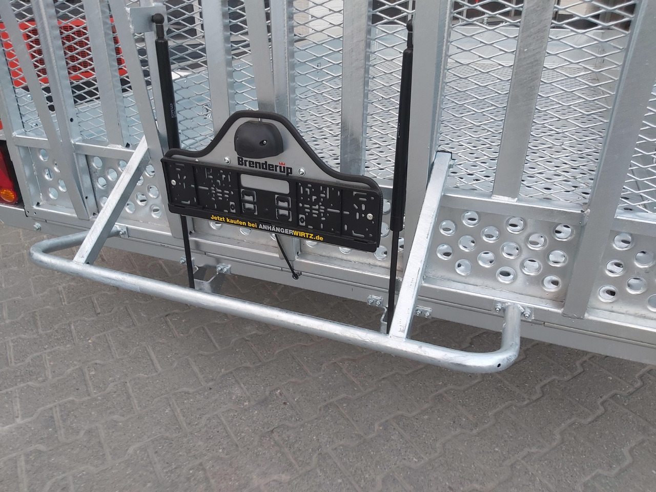 Brenderup MT 3651 MT3600 STB3500s 360x179x27cm Auffahrklappe Lochboden Stahl Reserverad 3500kg - Přepravník stavebních strojů: obrázek 4 Brenderup MT 3651 MT3600 STB3500s 360x179x27cm Auffahrklappe Lochboden Stahl Reserverad 3500kg - Přepravník stavebních strojů: obrázek 4