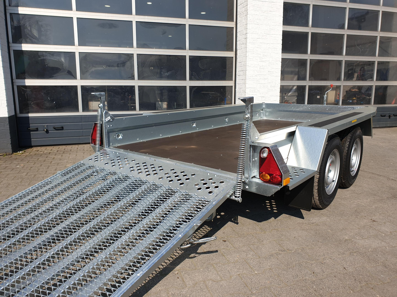 Brenderup Maschinentransporter MT 3080 308x152x27cm 3000kg Winter Online Aktion - Přepravník stavebních strojů: obrázek 4 Brenderup Maschinentransporter MT 3080 308x152x27cm 3000kg Winter Online Aktion - Přepravník stavebních strojů: obrázek 4