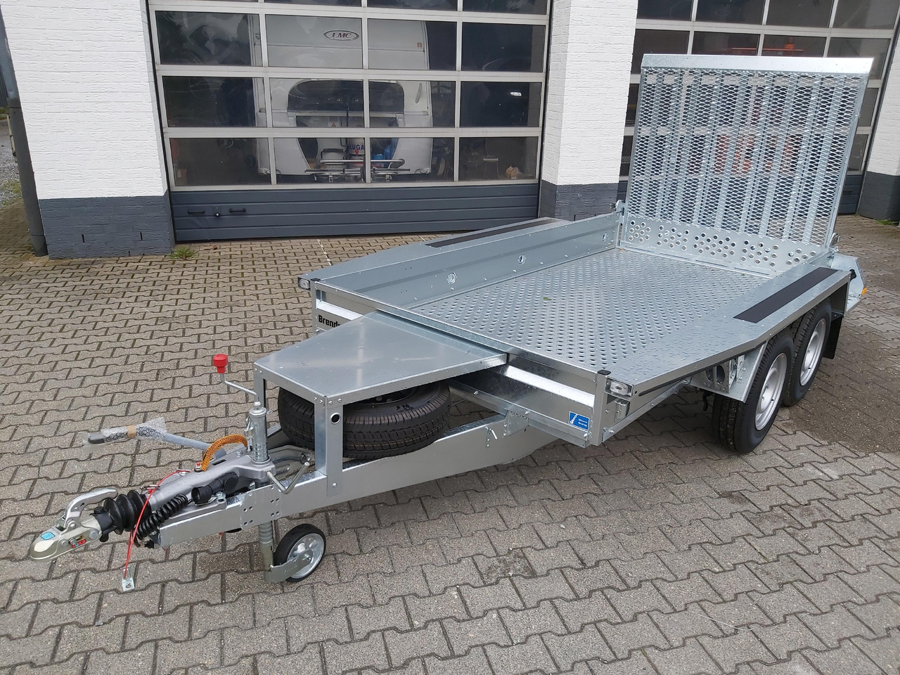 Brenderup Maschinentransporter MT 3080 STF 308x152x25cm Stahllochboden 3000kg - Přepravník stavebních strojů: obrázek 3 Brenderup Maschinentransporter MT 3080 STF 308x152x25cm Stahllochboden 3000kg - Přepravník stavebních strojů: obrázek 3