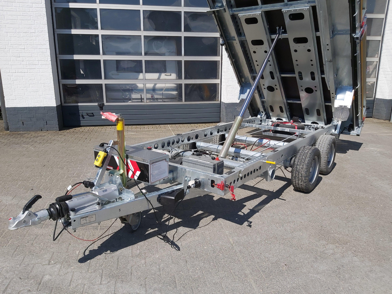 Brian James Trailer CarGO Tipper 2 elektrisch 360x195x30cm Hecktüren Tandem 12" 3500kg os - Sklápěcí přívěs: obrázek 2 Brian James Trailer CarGO Tipper 2 elektrisch 360x195x30cm Hecktüren Tandem 12" 3500kg os - Sklápěcí přívěs: obrázek 2