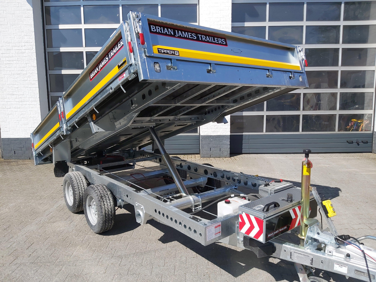 Brian James Trailer CarGO Tipper 2 elektrisch 360x195x30cm Hecktüren Tandem 12" 3500kg os - Sklápěcí přívěs: obrázek 3 Brian James Trailer CarGO Tipper 2 elektrisch 360x195x30cm Hecktüren Tandem 12" 3500kg os - Sklápěcí přívěs: obrázek 3