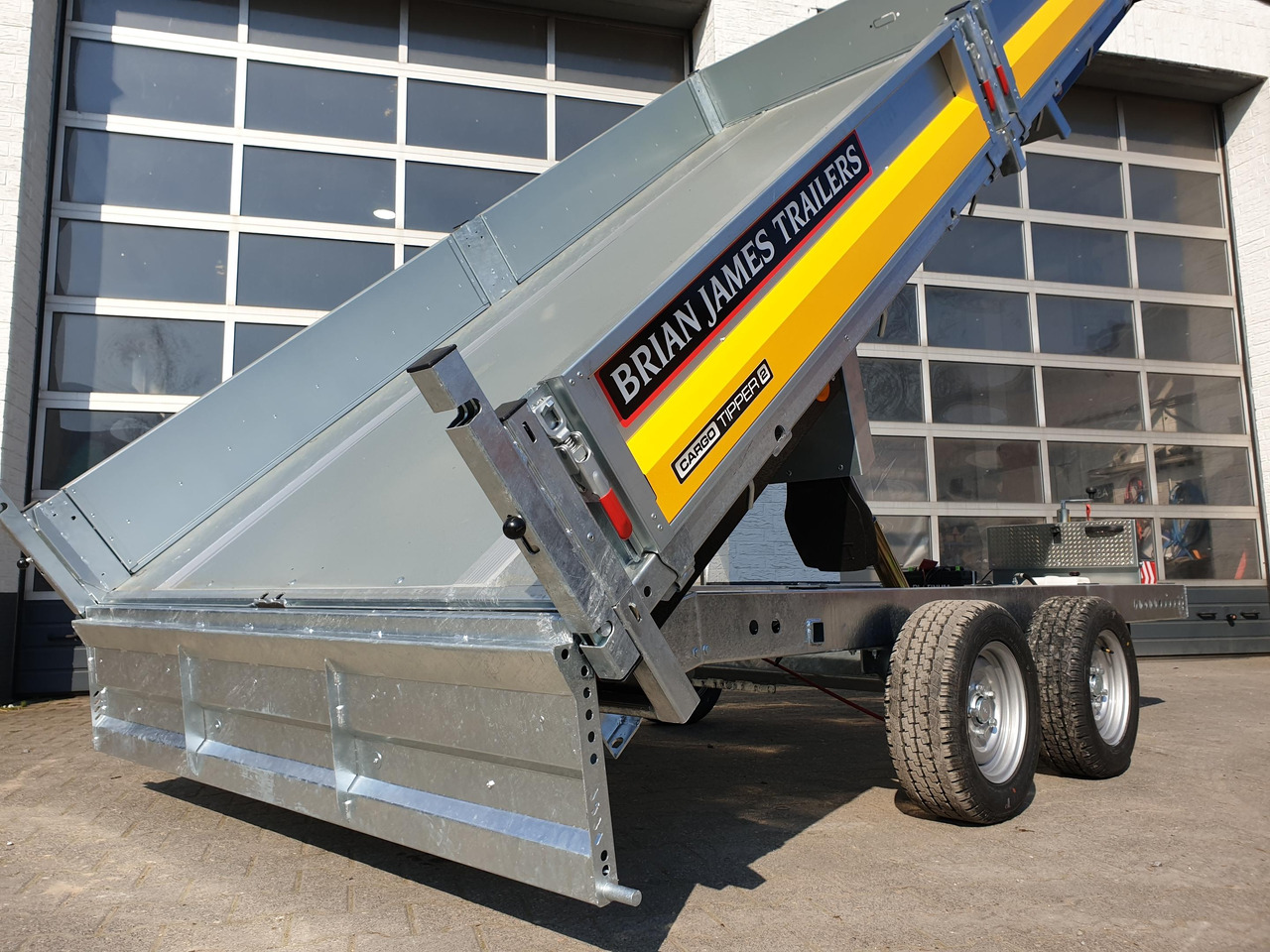 Brian James Trailer CarGO Tipper 2 elektrisch 360x195x30cm Pendelklappe Tandem niedrig 12" 3500kg os - Sklápěcí přívěs: obrázek 2 Brian James Trailer CarGO Tipper 2 elektrisch 360x195x30cm Pendelklappe Tandem niedrig 12" 3500kg os - Sklápěcí přívěs: obrázek 2
