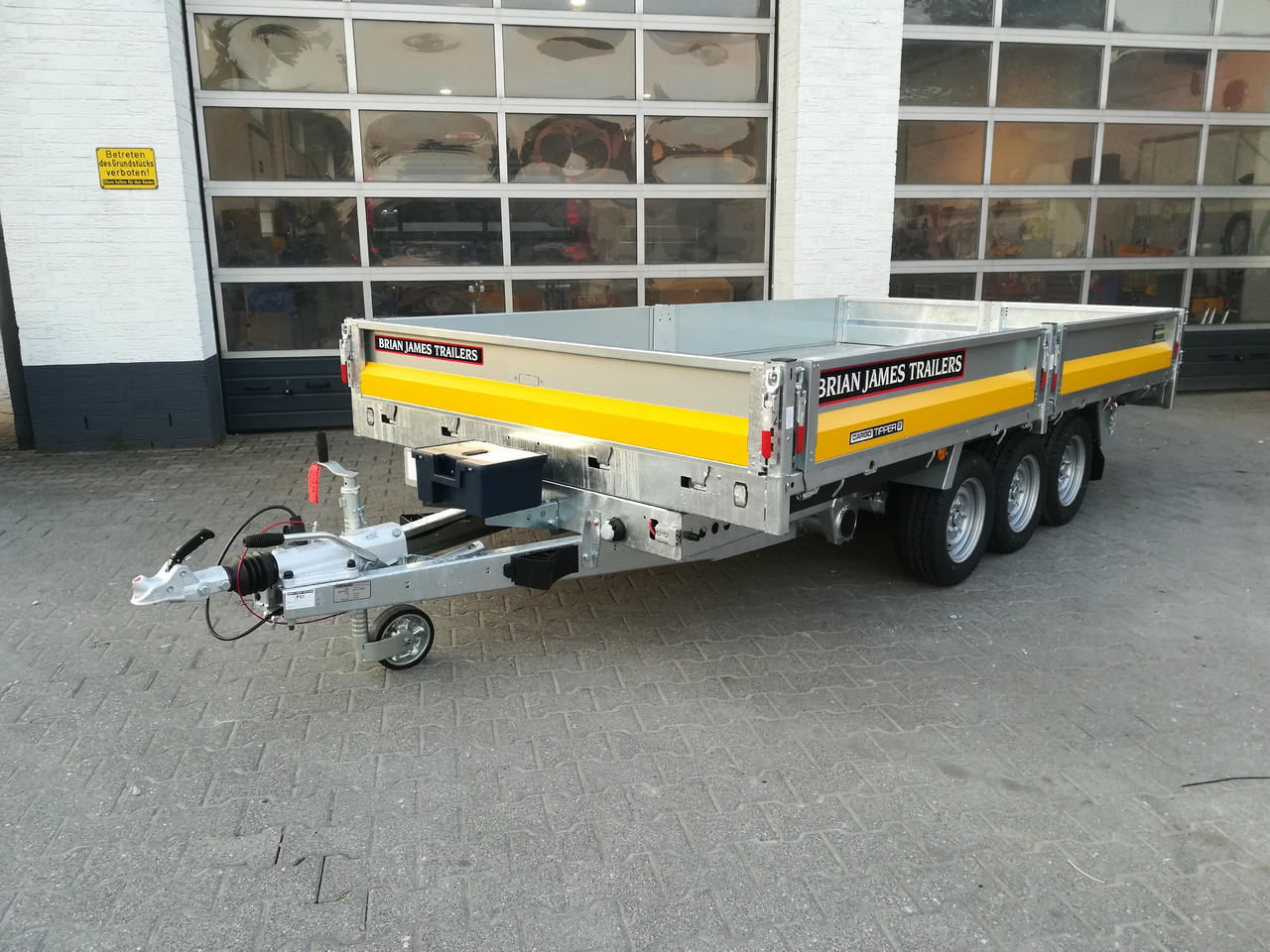 Brian James Trailer CarGO Tipper 2 elektrisch 360x195x30cm Stahlbordwände Pendel 12" Tridem 3,5t on - Sklápěcí přívěs: obrázek 4 Brian James Trailer CarGO Tipper 2 elektrisch 360x195x30cm Stahlbordwände Pendel 12" Tridem 3,5t on - Sklápěcí přívěs: obrázek 4