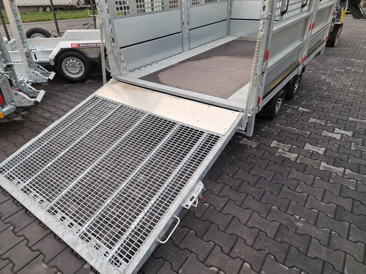Brian James Trailer Connect 310x188cm black Premium Greenkeeper Alufelgen Tandem 10" 3000kg - Přívěs plato/ Valník: obrázek 3 Brian James Trailer Connect 310x188cm black Premium Greenkeeper Alufelgen Tandem 10" 3000kg - Přívěs plato/ Valník: obrázek 3