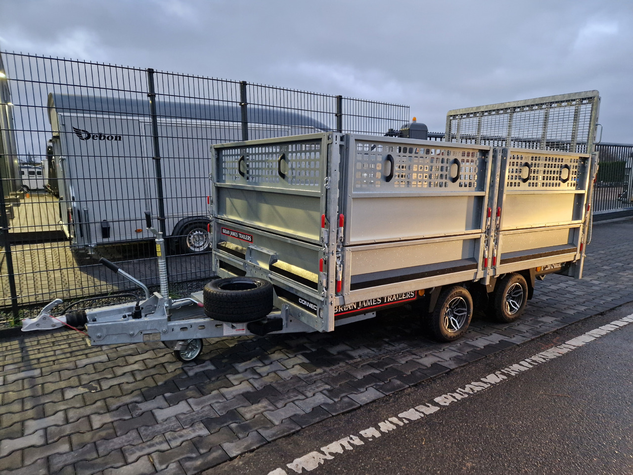 Brian James Trailer Connect 310x188cm black Premium Greenkeeper Alufelgen Tandem 10" 3000kg - Přívěs plato/ Valník: obrázek 2 Brian James Trailer Connect 310x188cm black Premium Greenkeeper Alufelgen Tandem 10" 3000kg - Přívěs plato/ Valník: obrázek 2