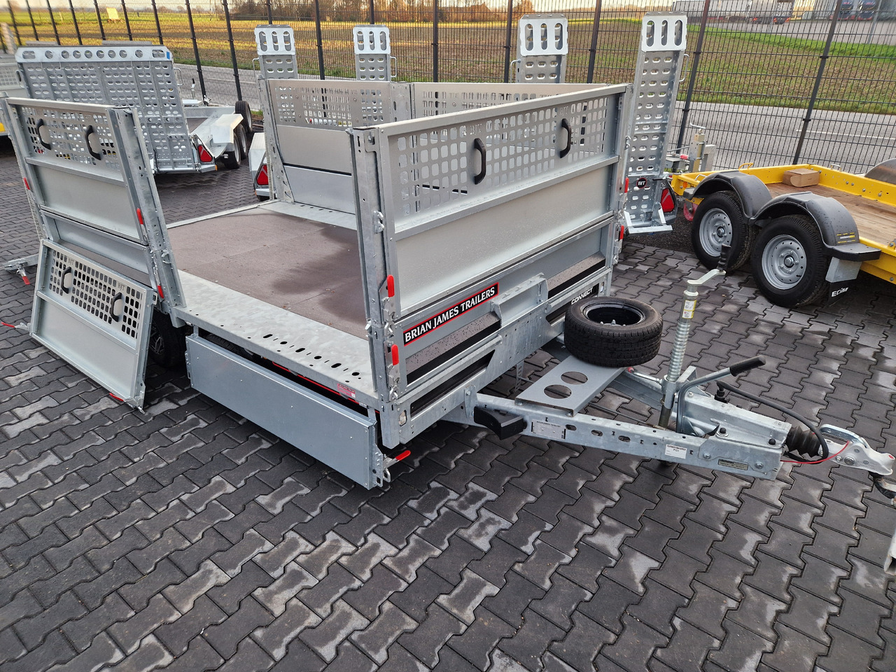 Brian James Trailer Connect 310x188cm black Premium Greenkeeper Alufelgen Tandem 10" 3000kg - Přívěs plato/ Valník: obrázek 5 Brian James Trailer Connect 310x188cm black Premium Greenkeeper Alufelgen Tandem 10" 3000kg - Přívěs plato/ Valník: obrázek 5