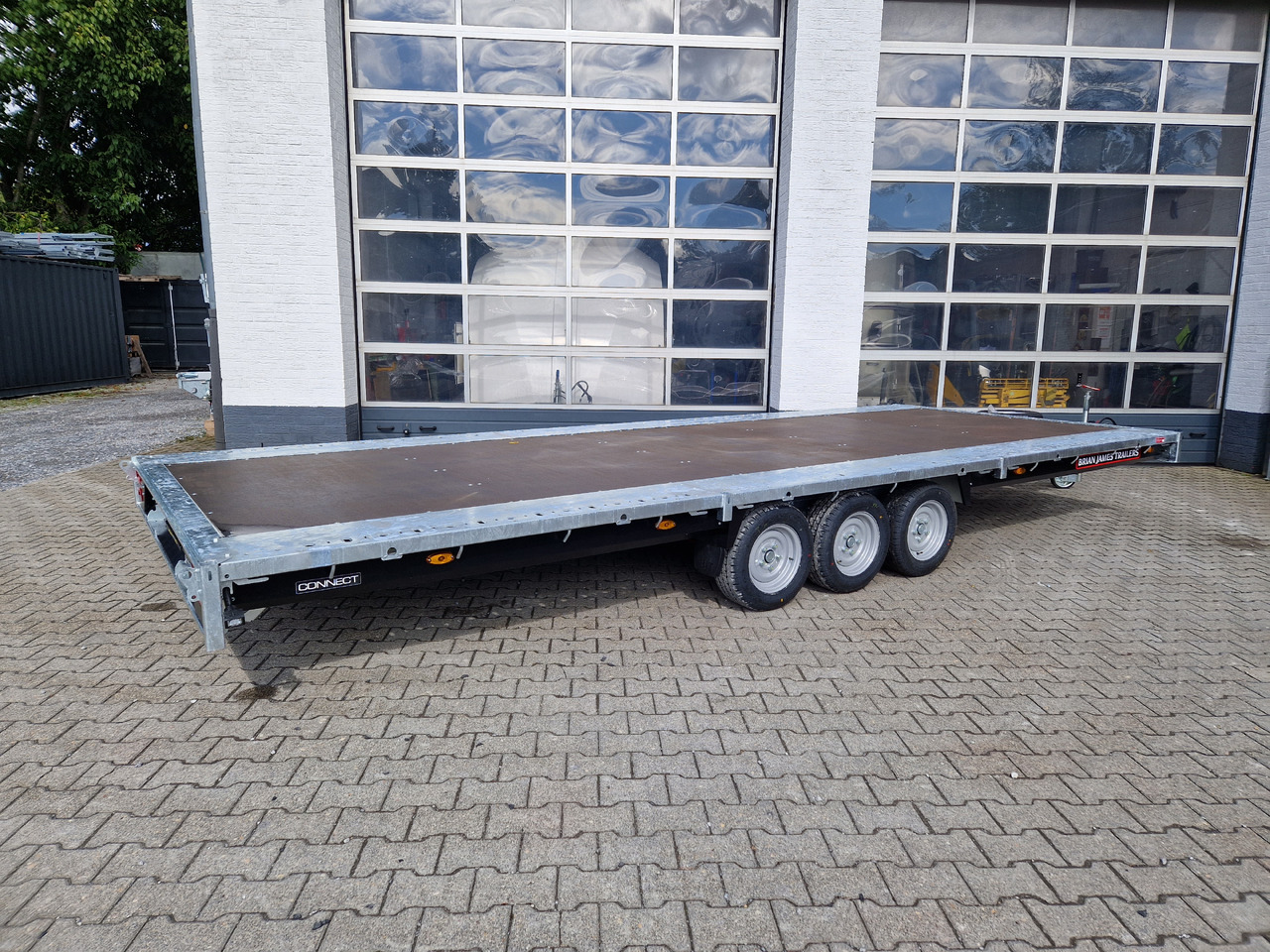 Brian James Trailer Connect 600x243cm plattform blackline Tridem 12" 3500kg - Přívěs plato/ Valník: obrázek 4 Brian James Trailer Connect 600x243cm plattform blackline Tridem 12" 3500kg - Přívěs plato/ Valník: obrázek 4