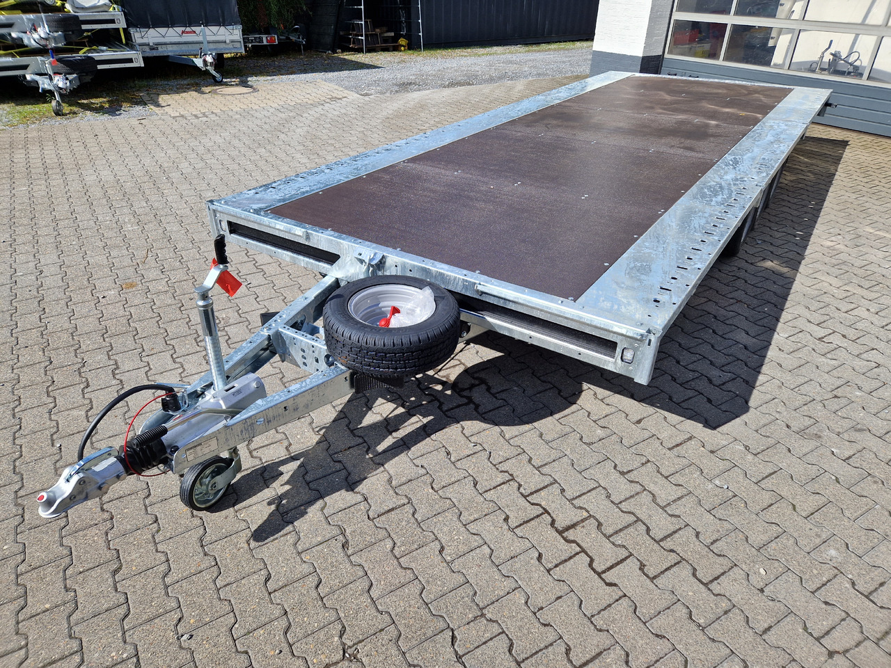 Brian James Trailer Connect 600x243cm plattform blackline Tridem 12" 3500kg - Přívěs plato/ Valník: obrázek 1 Brian James Trailer Connect 600x243cm plattform blackline Tridem 12" 3500kg - Přívěs plato/ Valník: obrázek 1