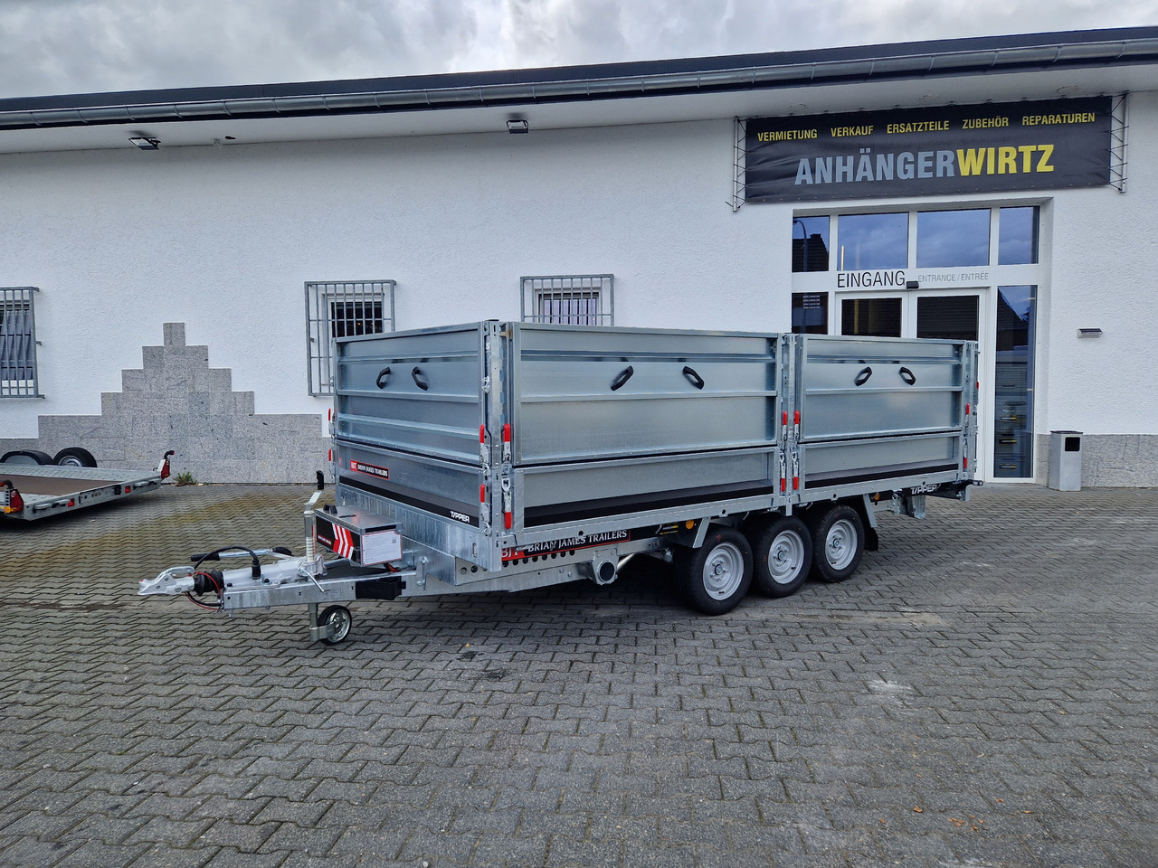Brian James Trailer Tipper 400x200x100cm Aufsatz elektro blackline LED Tridem 3500kg Modell 24 - Sklápěcí přívěs: obrázek 1 Brian James Trailer Tipper 400x200x100cm Aufsatz elektro blackline LED Tridem 3500kg Modell 24 - Sklápěcí přívěs: obrázek 1