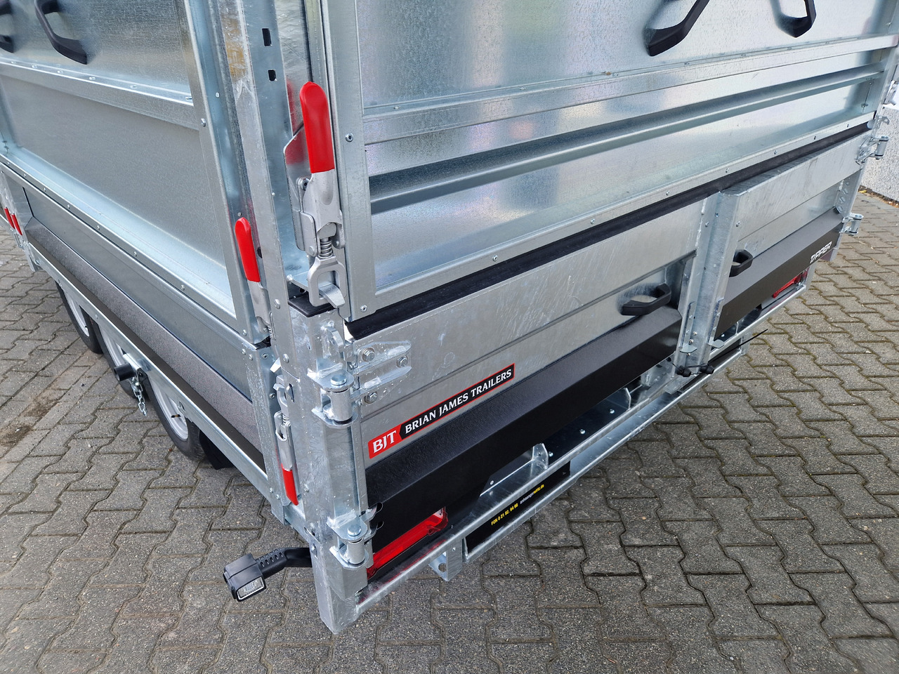 Brian James Trailer Tipper 400x200x100cm Aufsatz elektro blackline LED Tridem 3500kg Modell 24 - Sklápěcí přívěs: obrázek 2 Brian James Trailer Tipper 400x200x100cm Aufsatz elektro blackline LED Tridem 3500kg Modell 24 - Sklápěcí přívěs: obrázek 2
