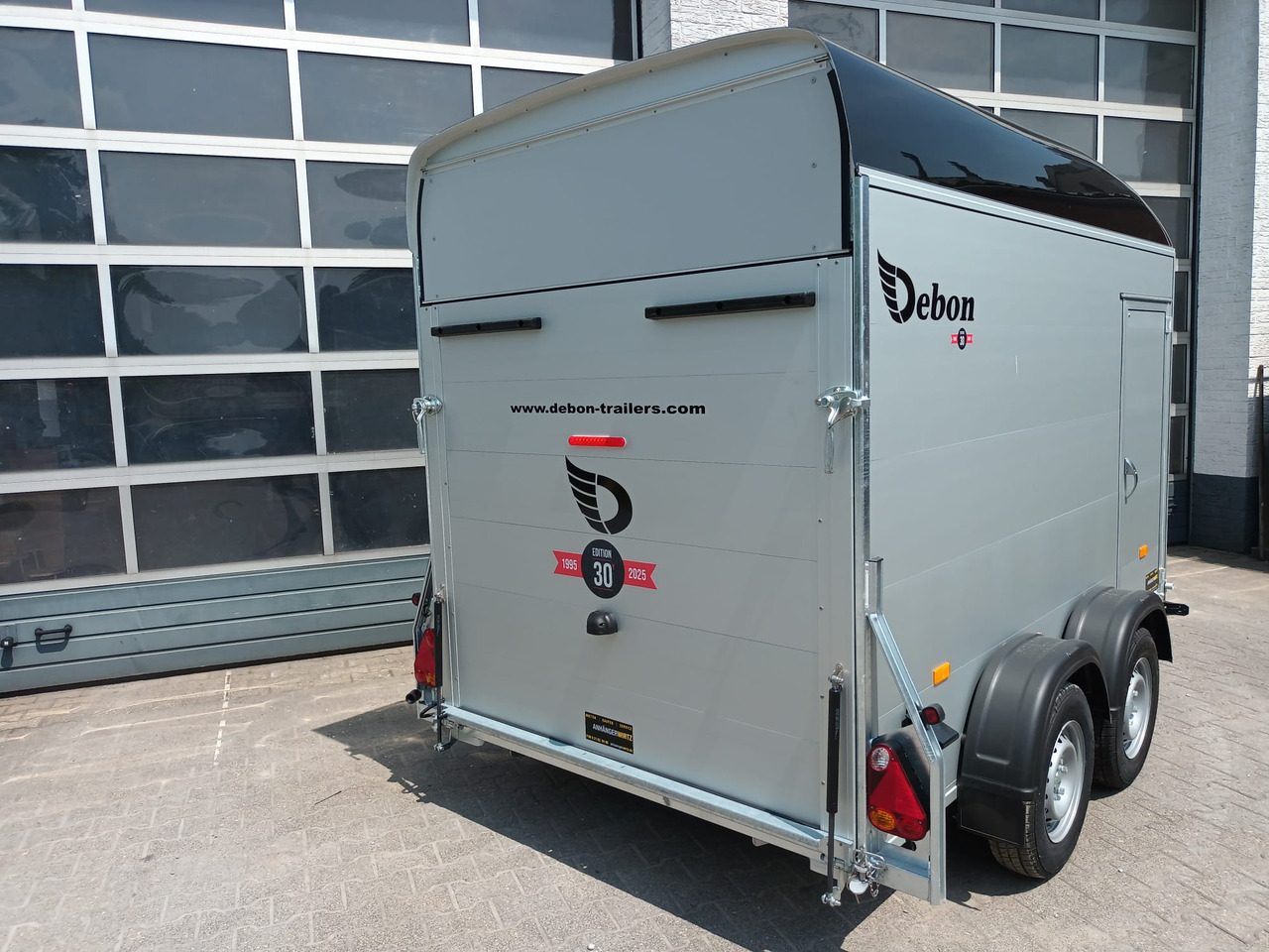 Cargo Roadster 500+ 312x167x199cm Alu Poly black Seitentür Pullman 100km/H 2600kg - Přívěsný vozík: obrázek 4 Cargo Roadster 500+ 312x167x199cm Alu Poly black Seitentür Pullman 100km/H 2600kg - Přívěsný vozík: obrázek 4