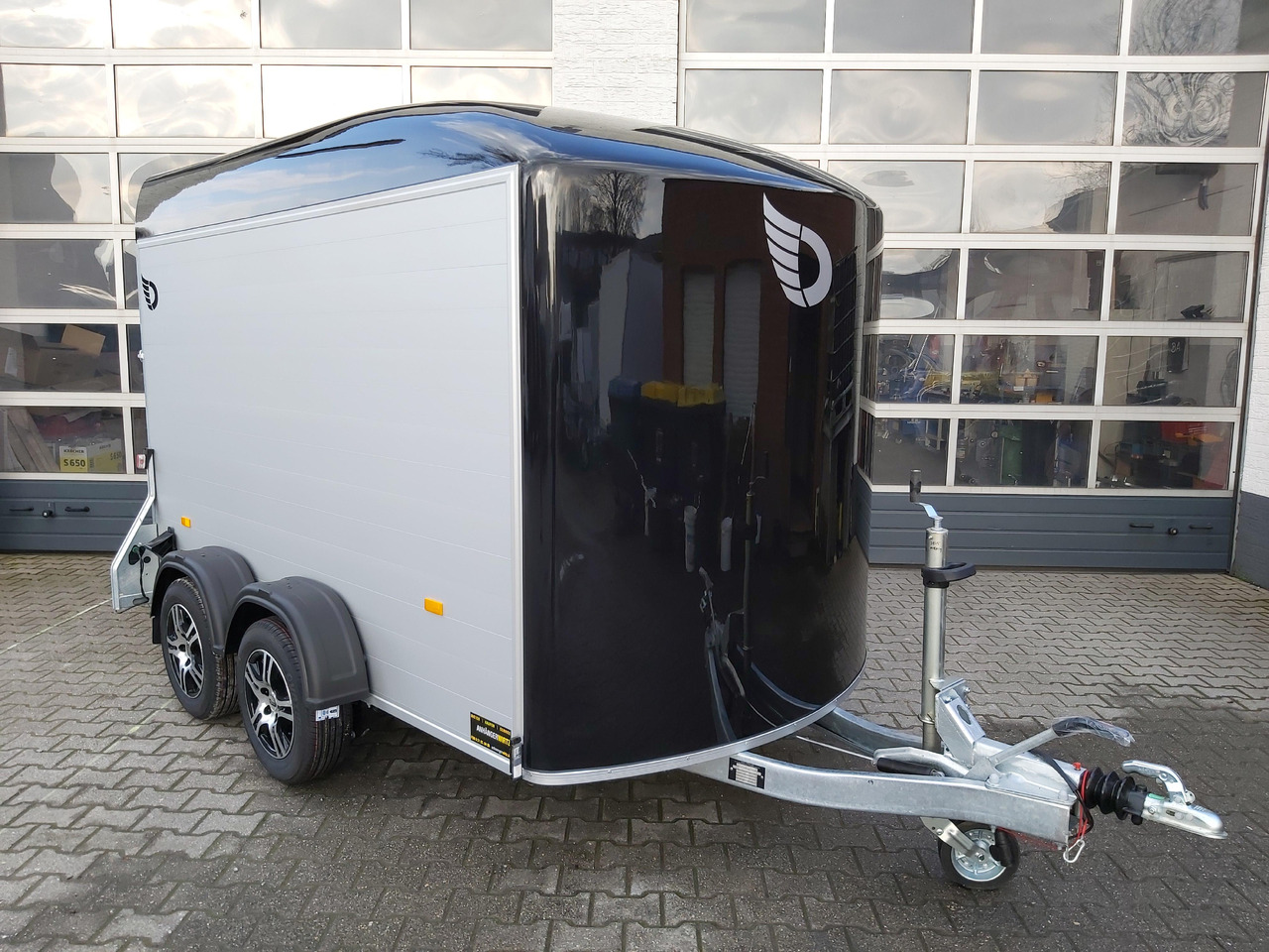 Cargo Roadster 500 312x167x199cm Alu Poly blackline Leichmetallräder Pullman 100km/H 2000kg - Skříňový přívěs: obrázek 1 Cargo Roadster 500 312x167x199cm Alu Poly blackline Leichmetallräder Pullman 100km/H 2000kg - Skříňový přívěs: obrázek 1