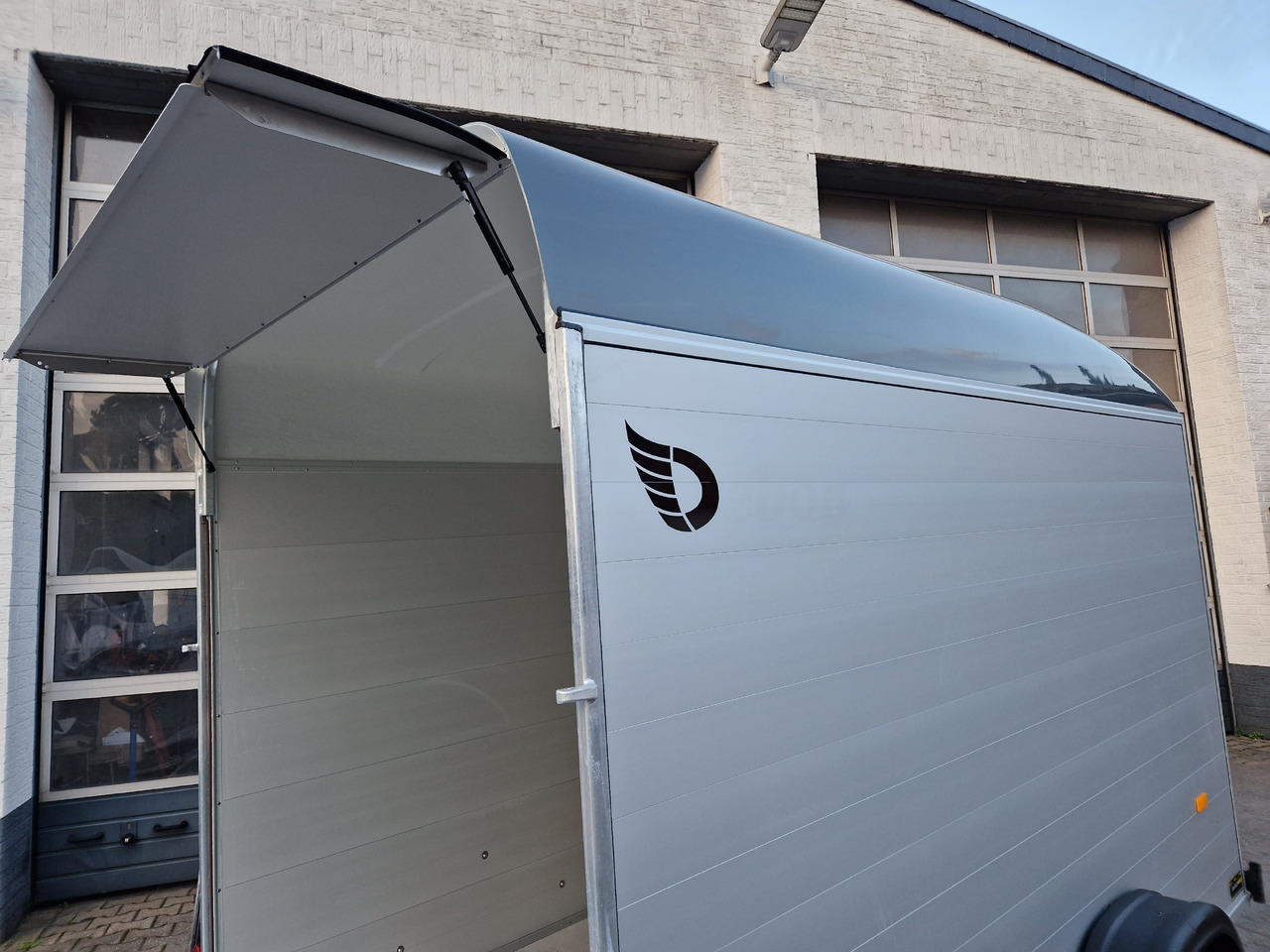 Cargo Roadster 500 312x167x199cm Alu Poly irongrey Pullman 100kmH 2000kg - Skříňový přívěs: obrázek 4 Cargo Roadster 500 312x167x199cm Alu Poly irongrey Pullman 100kmH 2000kg - Skříňový přívěs: obrázek 4