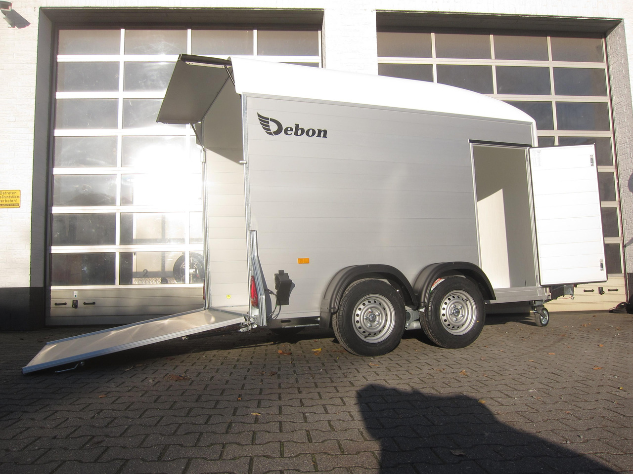 Cargo Roadster 500 312x167x199cm Alu Poly white Seitentür Pullman 100km/H 2000kg - Skříňový přívěs: obrázek 1 Cargo Roadster 500 312x167x199cm Alu Poly white Seitentür Pullman 100km/H 2000kg - Skříňový přívěs: obrázek 1
