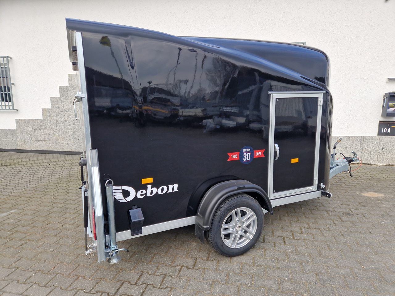 Debon Cargo 1300 300x152x168cm black Seitentür Alufelgen silver Pullman II 100km/H 1300kg Modell 25 - Přívěsný vozík: obrázek 5 Debon Cargo 1300 300x152x168cm black Seitentür Alufelgen silver Pullman II 100km/H 1300kg Modell 25 - Přívěsný vozík: obrázek 5