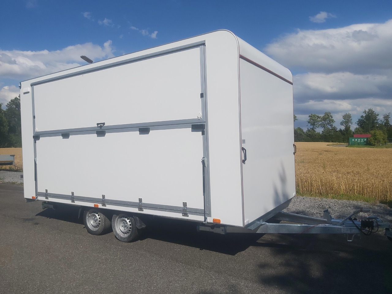 Event Trailer Koffer TWSP M 470T.01 470x220x217cm Seitenklappe IL 2700kg 100km/H - Prodejní přívěs: obrázek 1 Event Trailer Koffer TWSP M 470T.01 470x220x217cm Seitenklappe IL 2700kg 100km/H - Prodejní přívěs: obrázek 1