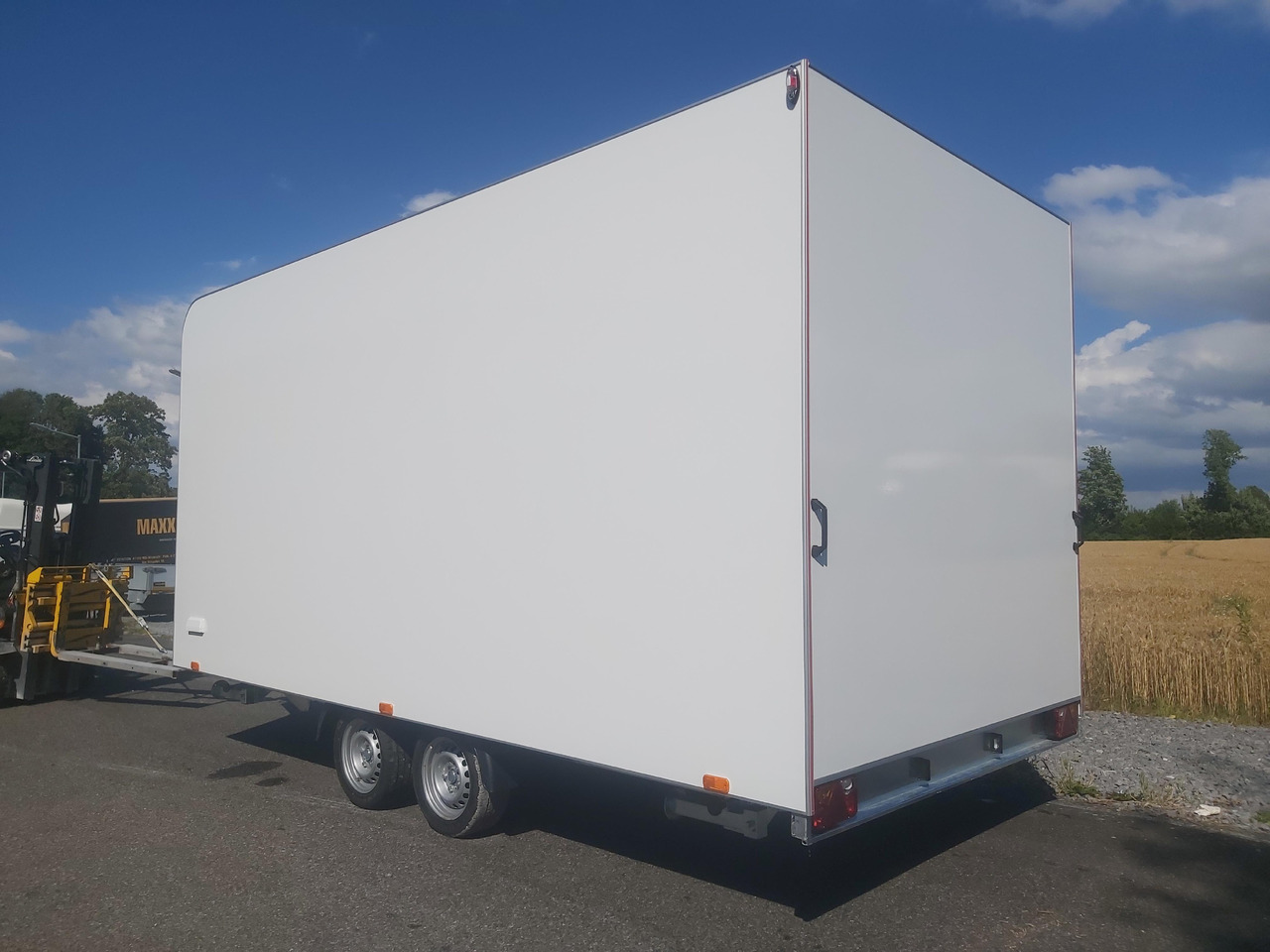 Event Trailer Koffer TWSP M 470T.01 470x220x217cm Seitenklappe IL 2700kg 100km/H - Prodejní přívěs: obrázek 3 Event Trailer Koffer TWSP M 470T.01 470x220x217cm Seitenklappe IL 2700kg 100km/H - Prodejní přívěs: obrázek 3