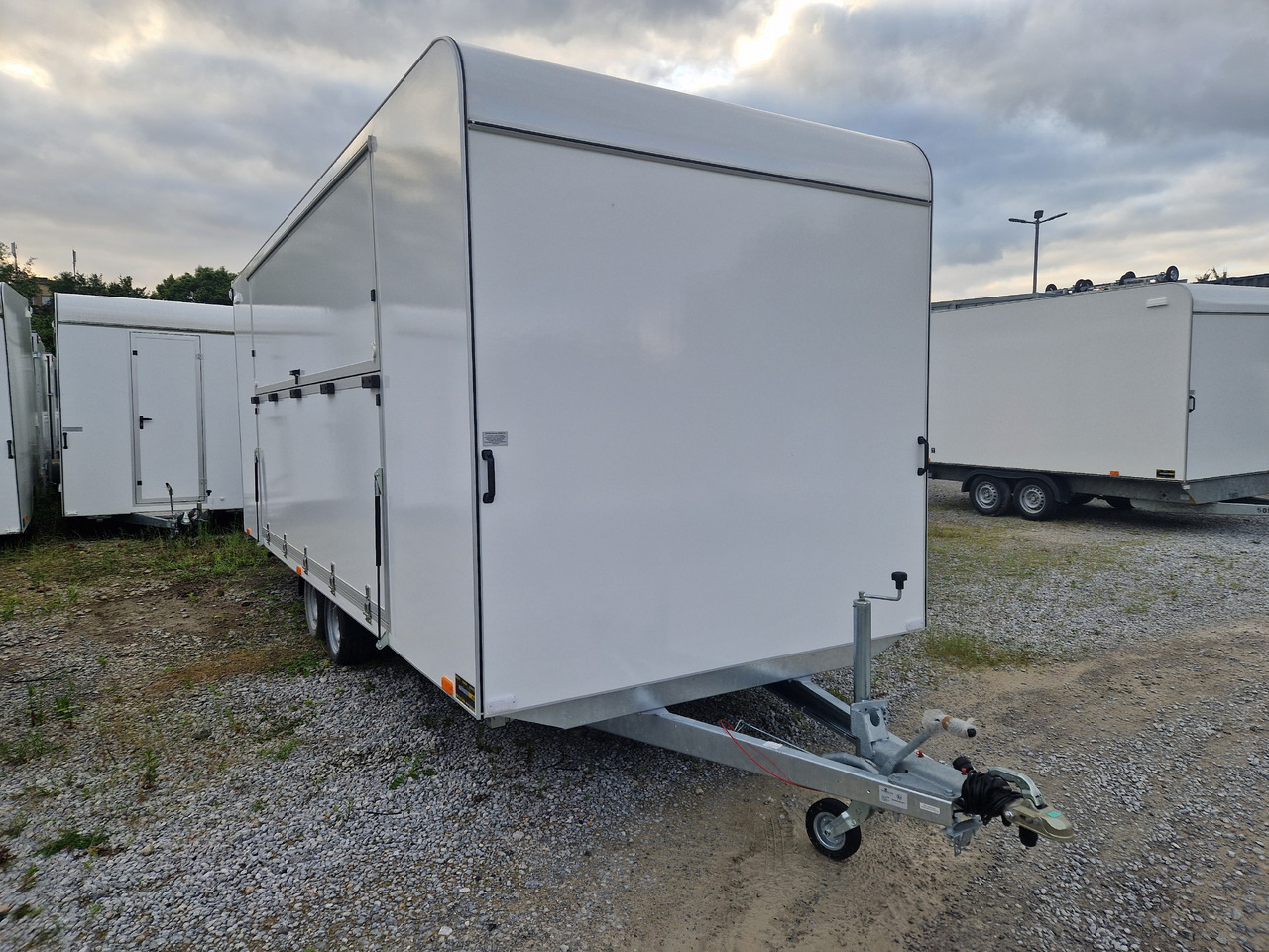 Event Trailer Koffer TWSP M 600T.01 600x220x217cm Seitenklappe Treppe Tür 230V Licht IL 2700kg 100 - Prodejní přívěs: obrázek 5 Event Trailer Koffer TWSP M 600T.01 600x220x217cm Seitenklappe Treppe Tür 230V Licht IL 2700kg 100 - Prodejní přívěs: obrázek 5