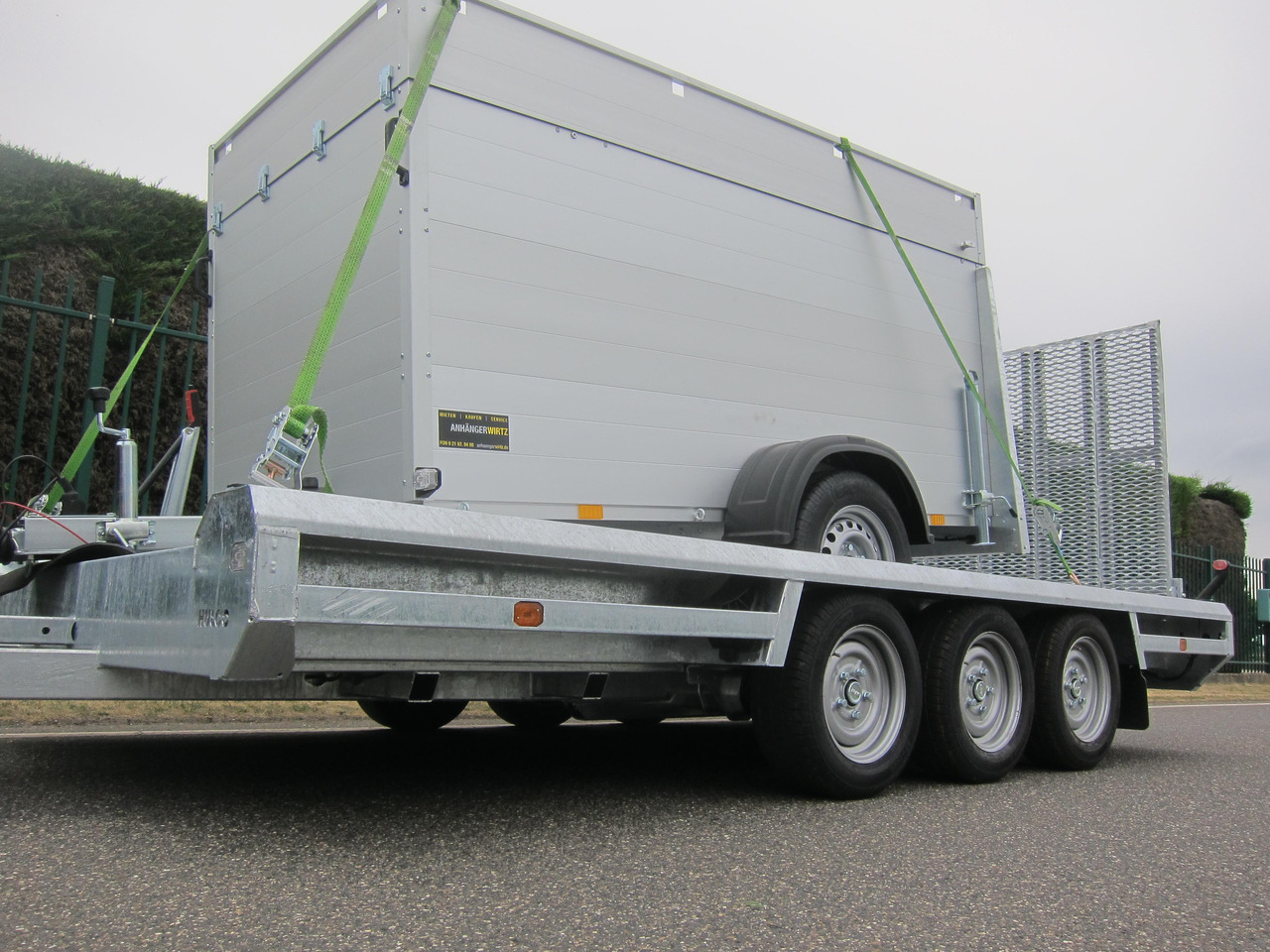 HULCO TERRAX Aluboden 394x180x27cm Heckrampe 150cm Tridem (XL) 3500kg - Přepravník stavebních strojů: obrázek 5 HULCO TERRAX Aluboden 394x180x27cm Heckrampe 150cm Tridem (XL) 3500kg - Přepravník stavebních strojů: obrázek 5