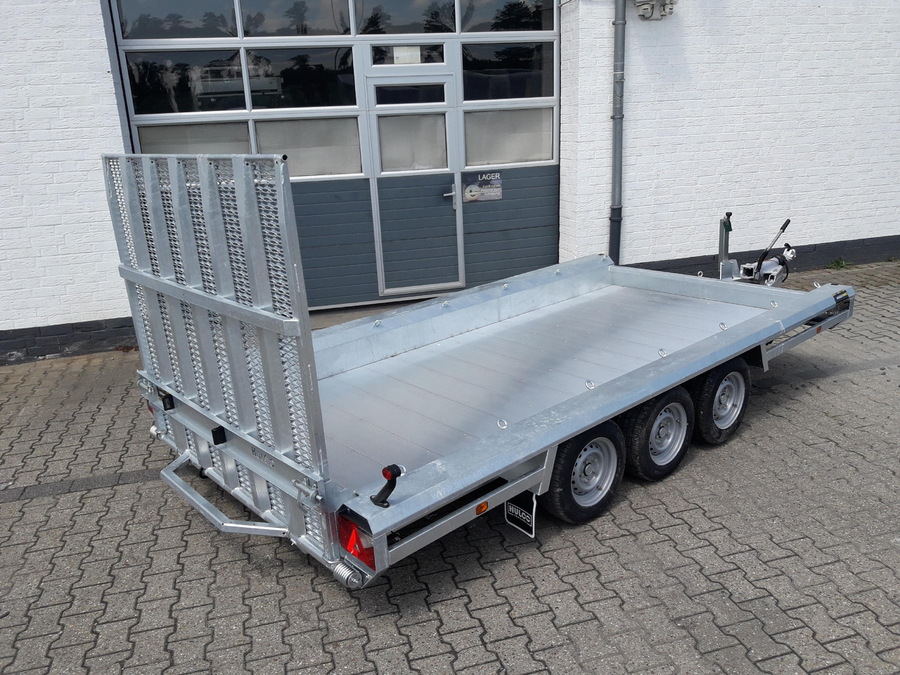HULCO TERRAX Aluboden 394x180x27cm Heckrampe 150cm Tridem (XL) 3500kg - Přepravník stavebních strojů: obrázek 3 HULCO TERRAX Aluboden 394x180x27cm Heckrampe 150cm Tridem (XL) 3500kg - Přepravník stavebních strojů: obrázek 3