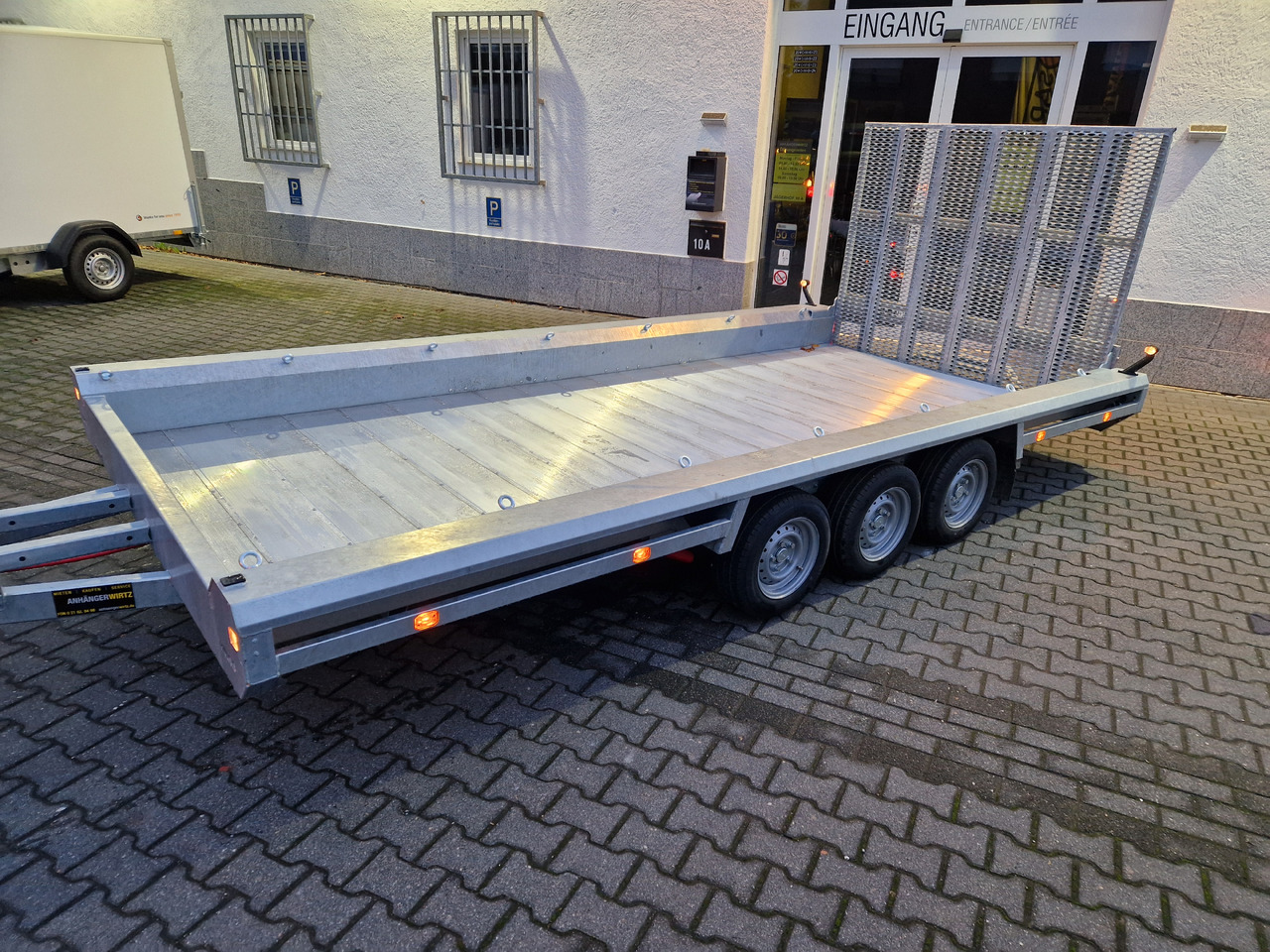HULCO TERRAX Aluboden 469x195x27cm Heckrampe 150cm Tridem 3500kg (XXL) - Přepravník stavebních strojů: obrázek 3 HULCO TERRAX Aluboden 469x195x27cm Heckrampe 150cm Tridem 3500kg (XXL) - Přepravník stavebních strojů: obrázek 3