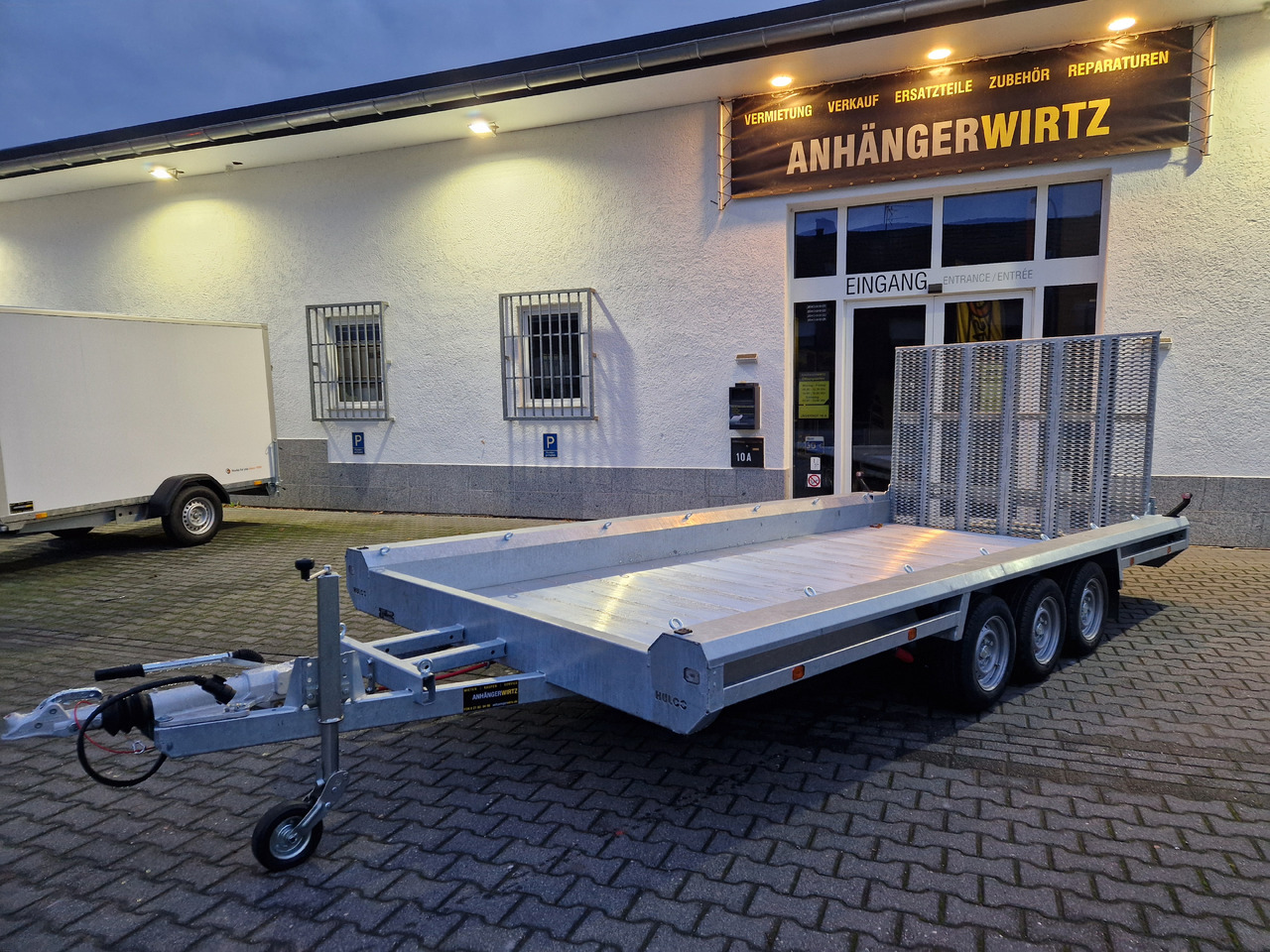HULCO TERRAX Aluboden 469x195x27cm Heckrampe 150cm Tridem 3500kg (XXL) - Přepravník stavebních strojů: obrázek 2 HULCO TERRAX Aluboden 469x195x27cm Heckrampe 150cm Tridem 3500kg (XXL) - Přepravník stavebních strojů: obrázek 2
