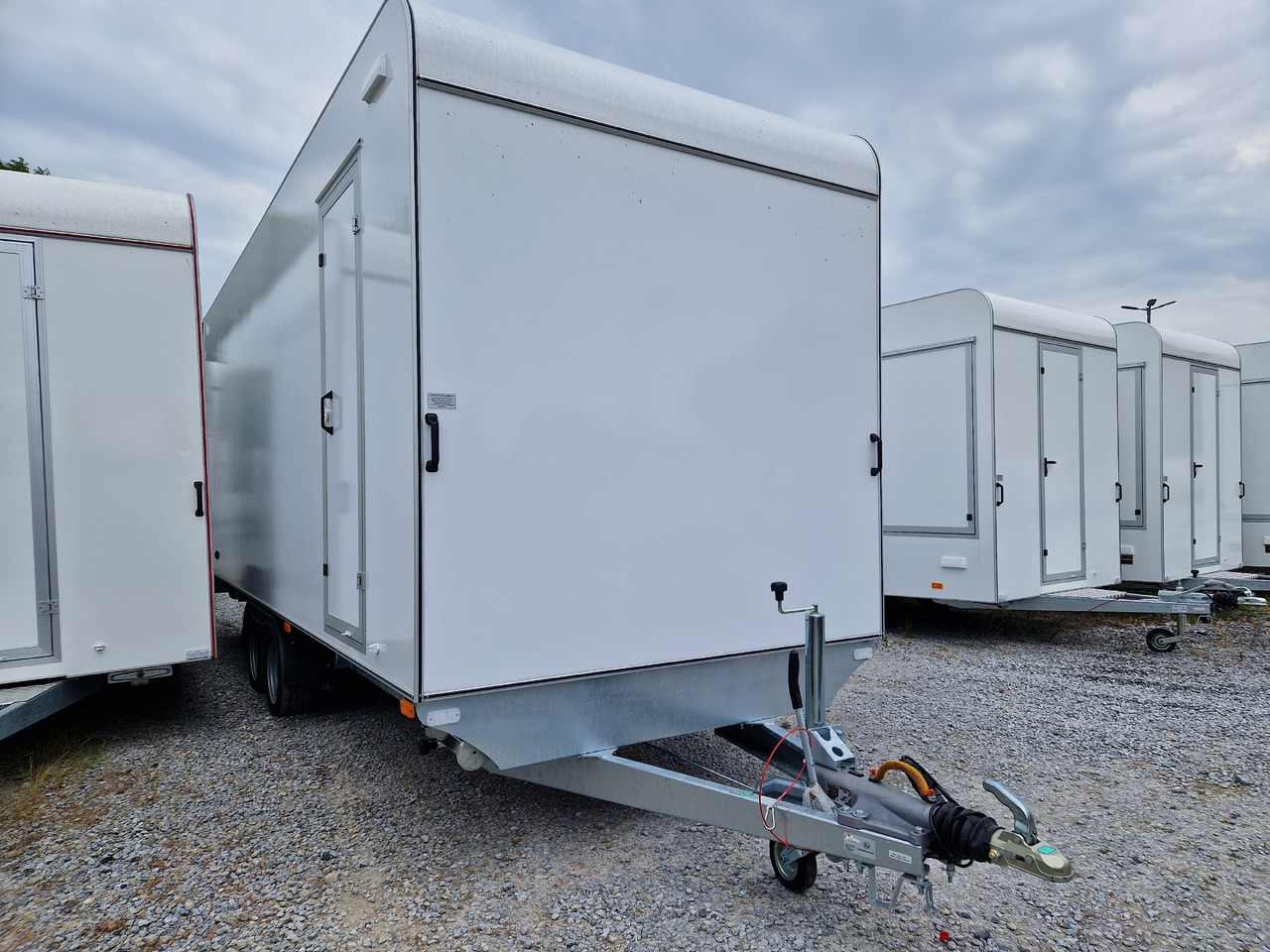 Hochlader Koffer TFSP 600T.00 600x200x210cm aero Zurrsy. Seitentür IL 13" (XXXL) 100km/H 3500kg - Skříňový přívěs: obrázek 1 Hochlader Koffer TFSP 600T.00 600x200x210cm aero Zurrsy. Seitentür IL 13" (XXXL) 100km/H 3500kg - Skříňový přívěs: obrázek 1