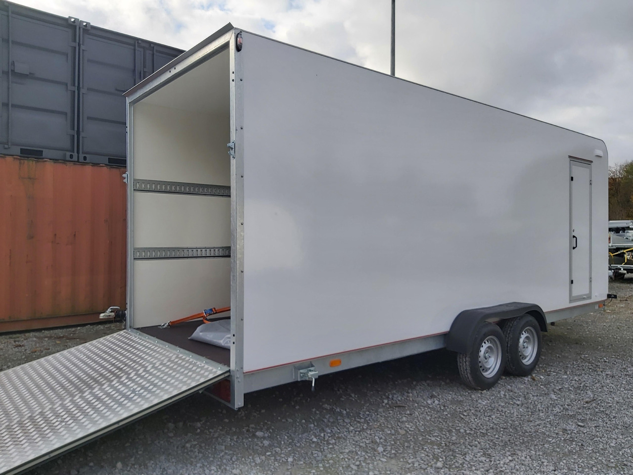 Koffer TFS 600T.01 3500 600x200x210cm aero Heckrampe Seitentür IL (XXL) 100km/H 3500kg - Skříňový přívěs: obrázek 2 Koffer TFS 600T.01 3500 600x200x210cm aero Heckrampe Seitentür IL (XXL) 100km/H 3500kg - Skříňový přívěs: obrázek 2