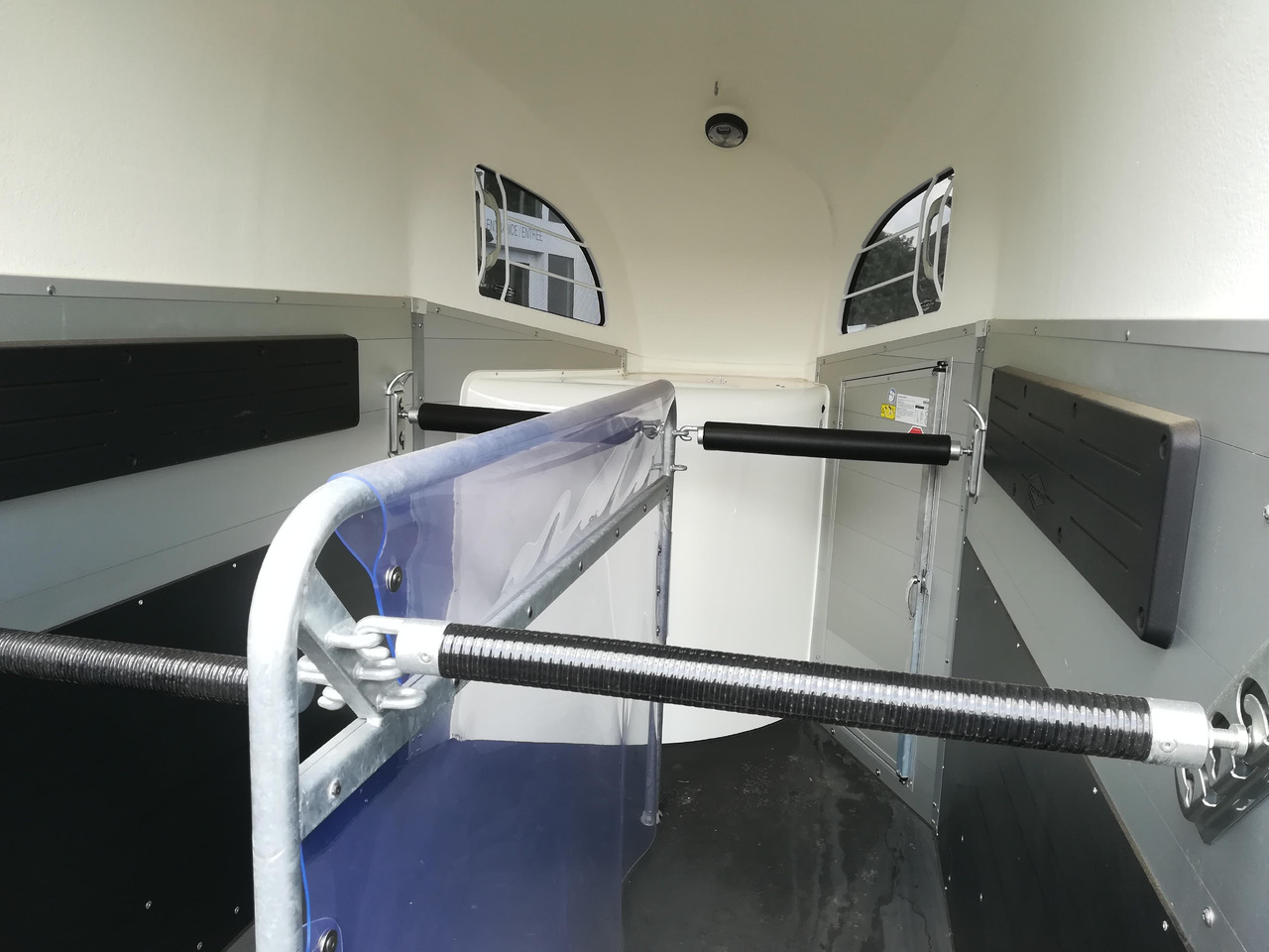 Přepravník na koně Pferdeanhänger Böckmann Champion R Sattelkammer greenline 2400kg CFF+ 100 km/H order Aktion 2025: obrázek 6
