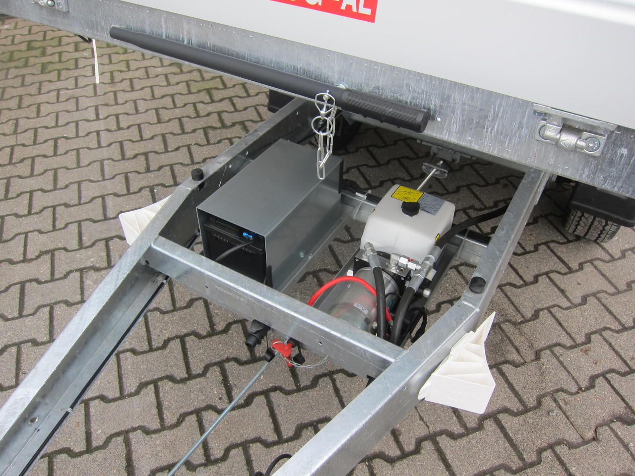 Pongratz Kipper RK 2600/15 G-AL Elektrisch + Notpumpe 260x151x36cm Stahlboden Pendel 13" 1800kg - Sklápěcí přívěs: obrázek 4 Pongratz Kipper RK 2600/15 G-AL Elektrisch + Notpumpe 260x151x36cm Stahlboden Pendel 13" 1800kg - Sklápěcí přívěs: obrázek 4