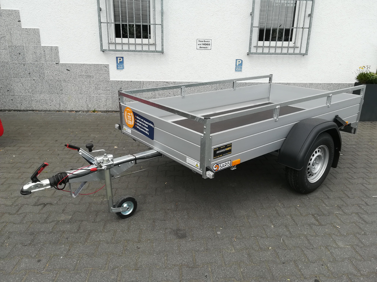 Saris Anhänger DV135 McAlu Pro MP 255x133x43cm (S) 1350kg Online Aktion Modell 2024 - Přívěsný vozík: obrázek 2 Saris Anhänger DV135 McAlu Pro MP 255x133x43cm (S) 1350kg Online Aktion Modell 2024 - Přívěsný vozík: obrázek 2