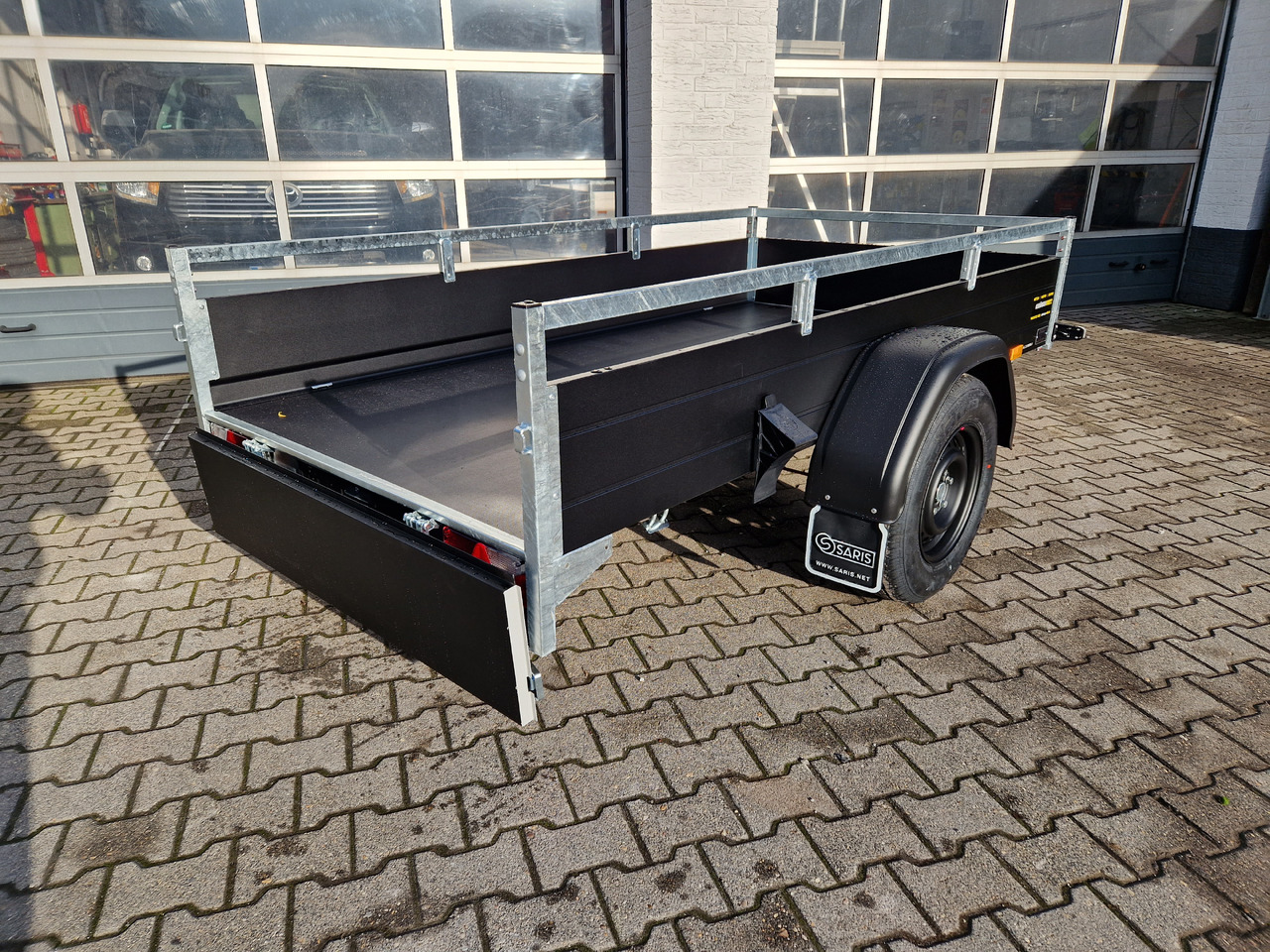 Přívěsný vozík Saris Anhänger DV135 McAlu Pro MP 255x133x43cm blackline (S) 1350kg black deal Aktion: obrázek 11 Přívěsný vozík Saris Anhänger DV135 McAlu Pro MP 255x133x43cm blackline (S) 1350kg black deal Aktion: obrázek 11