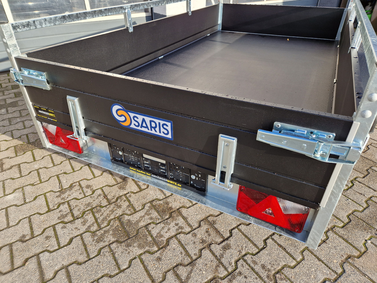 Přívěsný vozík Saris Anhänger DV135 McAlu Pro MP 255x133x43cm blackline (S) 1350kg black deal Aktion: obrázek 8 Přívěsný vozík Saris Anhänger DV135 McAlu Pro MP 255x133x43cm blackline (S) 1350kg black deal Aktion: obrázek 8