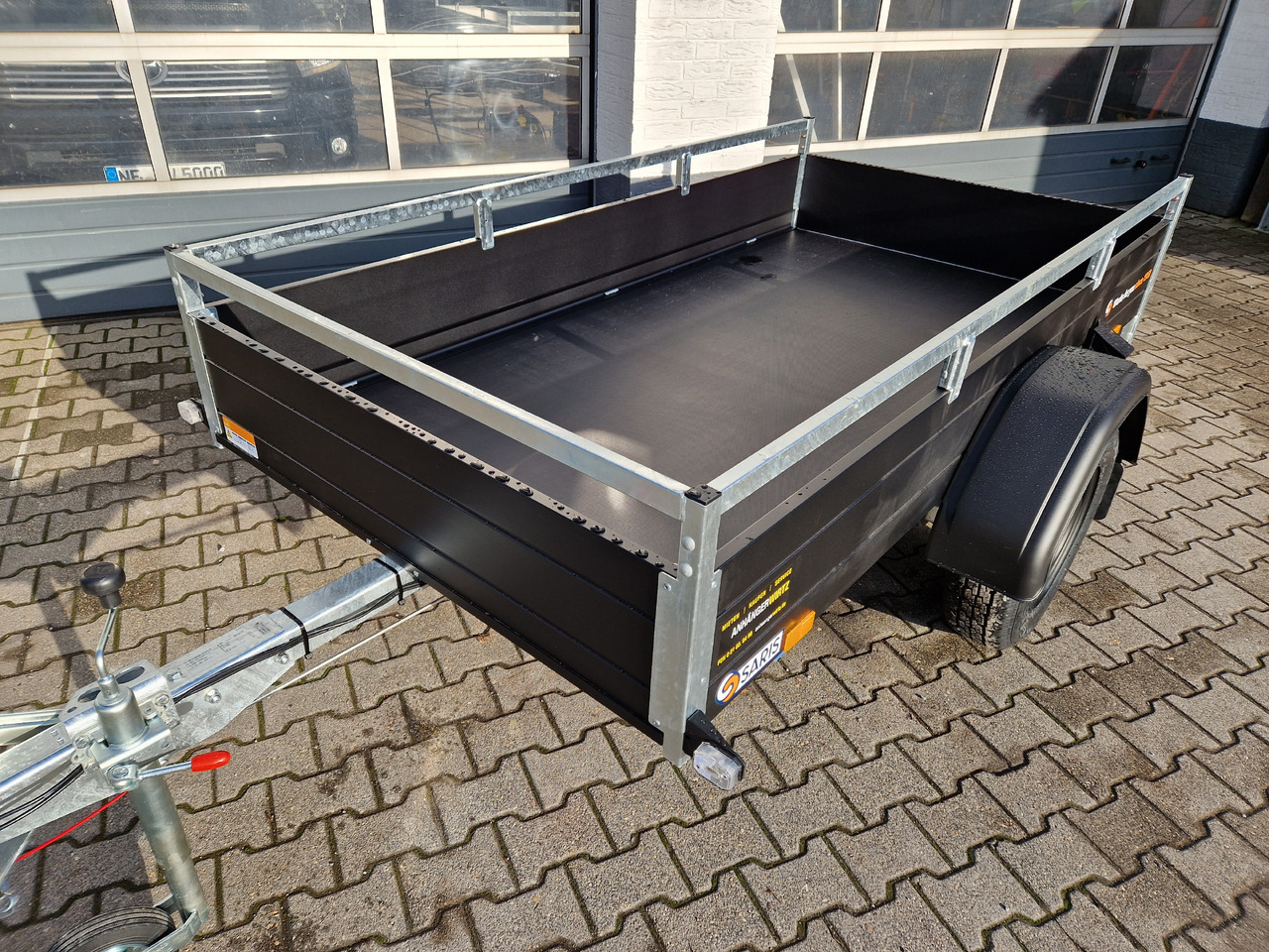 Přívěsný vozík Saris Anhänger DV135 McAlu Pro MP 255x133x43cm blackline (S) 1350kg black deal Aktion: obrázek 10 Přívěsný vozík Saris Anhänger DV135 McAlu Pro MP 255x133x43cm blackline (S) 1350kg black deal Aktion: obrázek 10