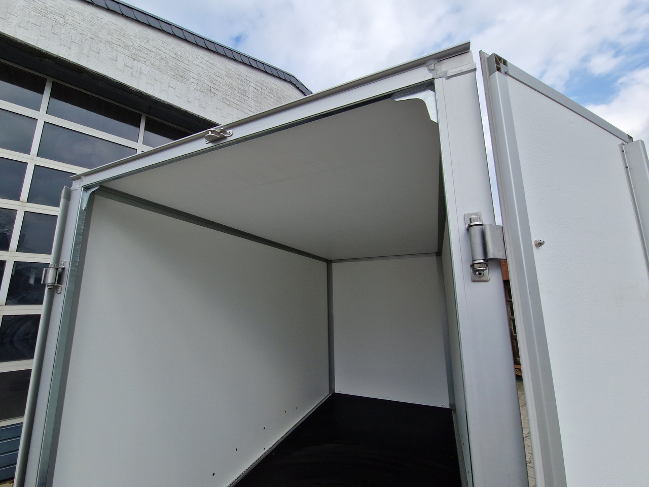 Skříňový přívěs Saris Koffer GO 306 154 180 2000 2 306x154x180cm GFK grau (M) 2000kg Modell 2023: obrázek 12