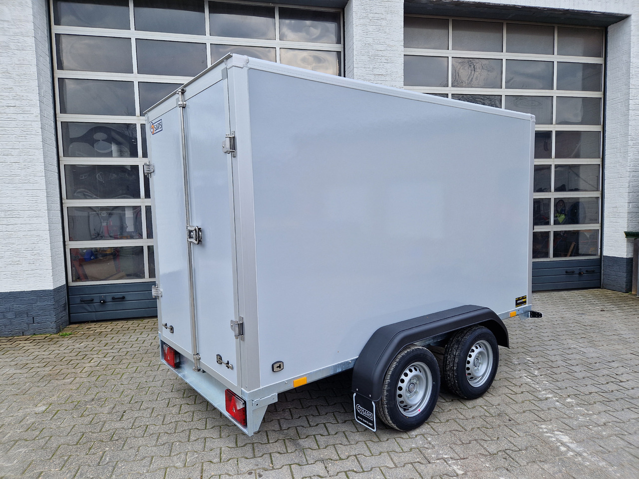 Skříňový přívěs Saris Koffer GO 306 154 180 2000 2 306x154x180cm GFK grau (M) 2000kg Modell 2023: obrázek 10