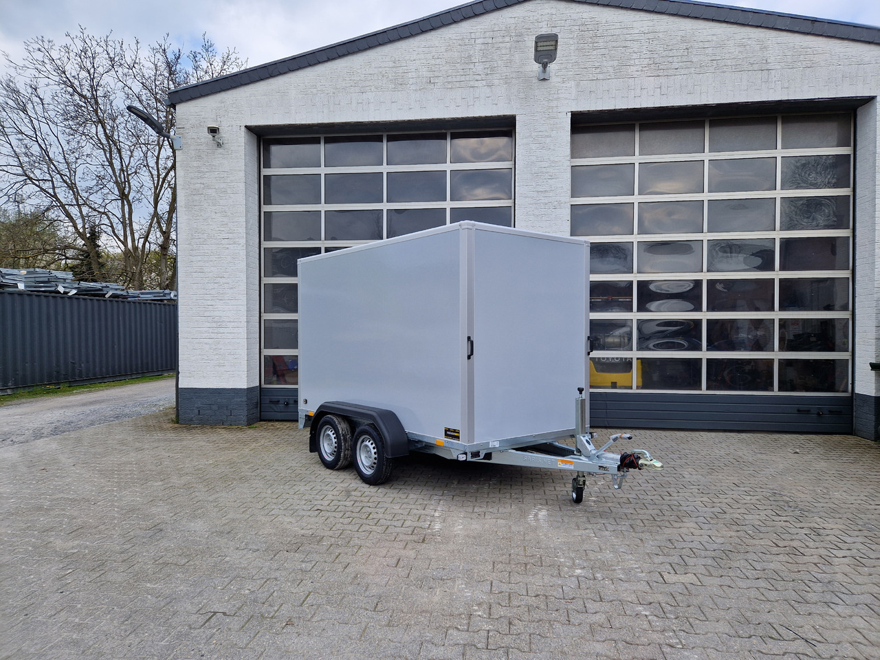 Skříňový přívěs Saris Koffer GO 306 154 180 2000 2 306x154x180cm GFK grau (M) 2000kg Modell 2023: obrázek 8