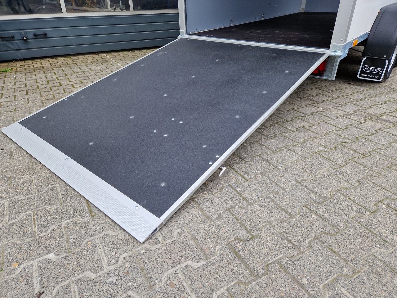 Skříňový přívěs Saris Koffer GO 306 154 180 2000 2 306x154x180cm GFK weiss Seitentür Auffahrklappe (M) 2000kg 2023: obrázek 8